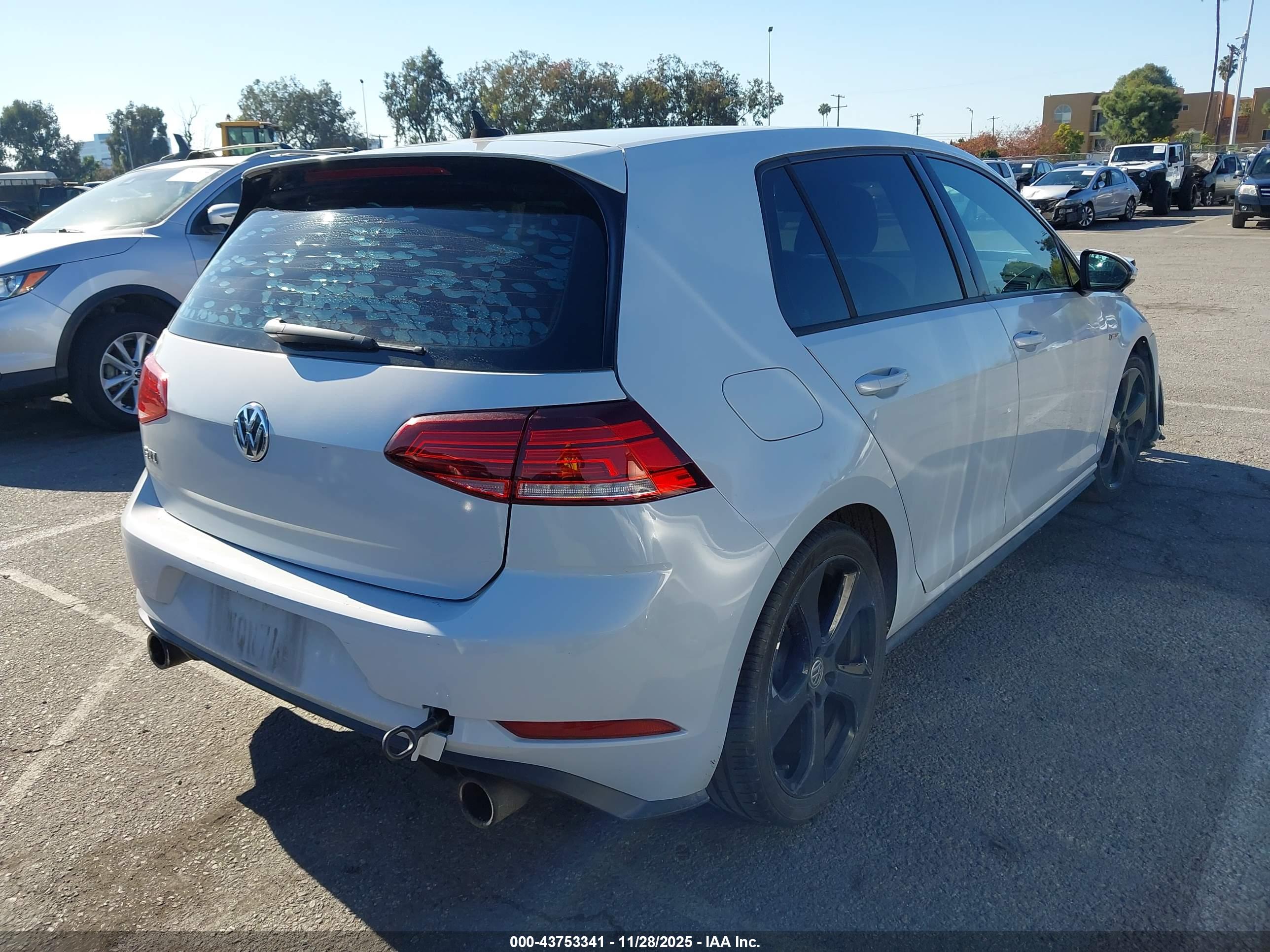 VOLKSWAGEN GOLF image 4
