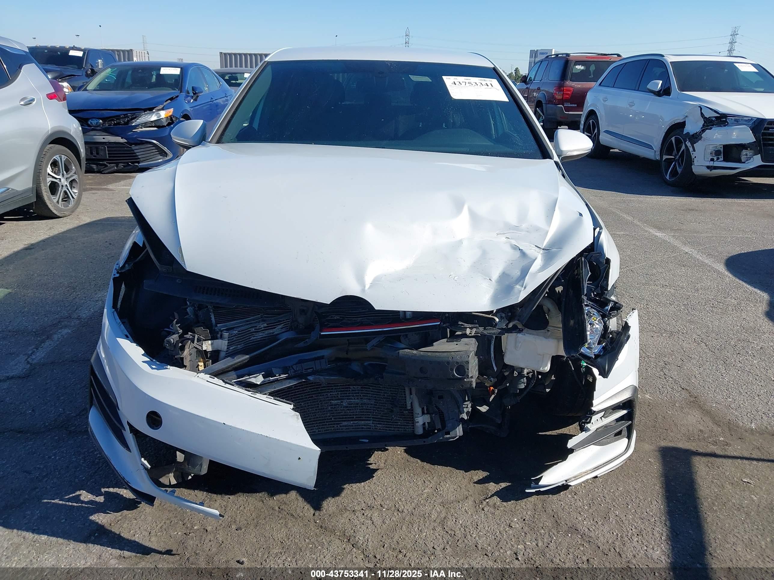 VOLKSWAGEN GOLF image 6