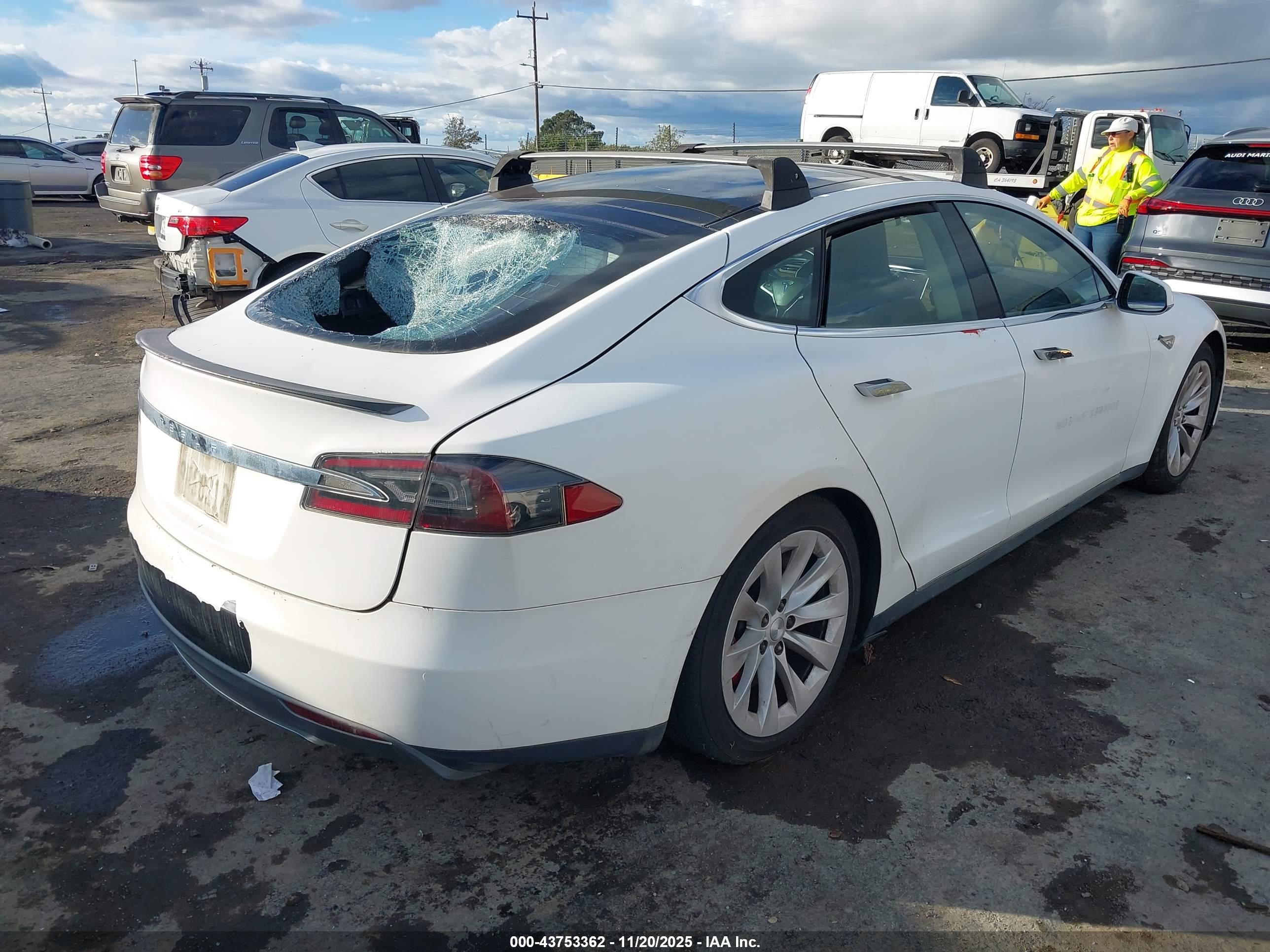 TESLA MODEL image 4