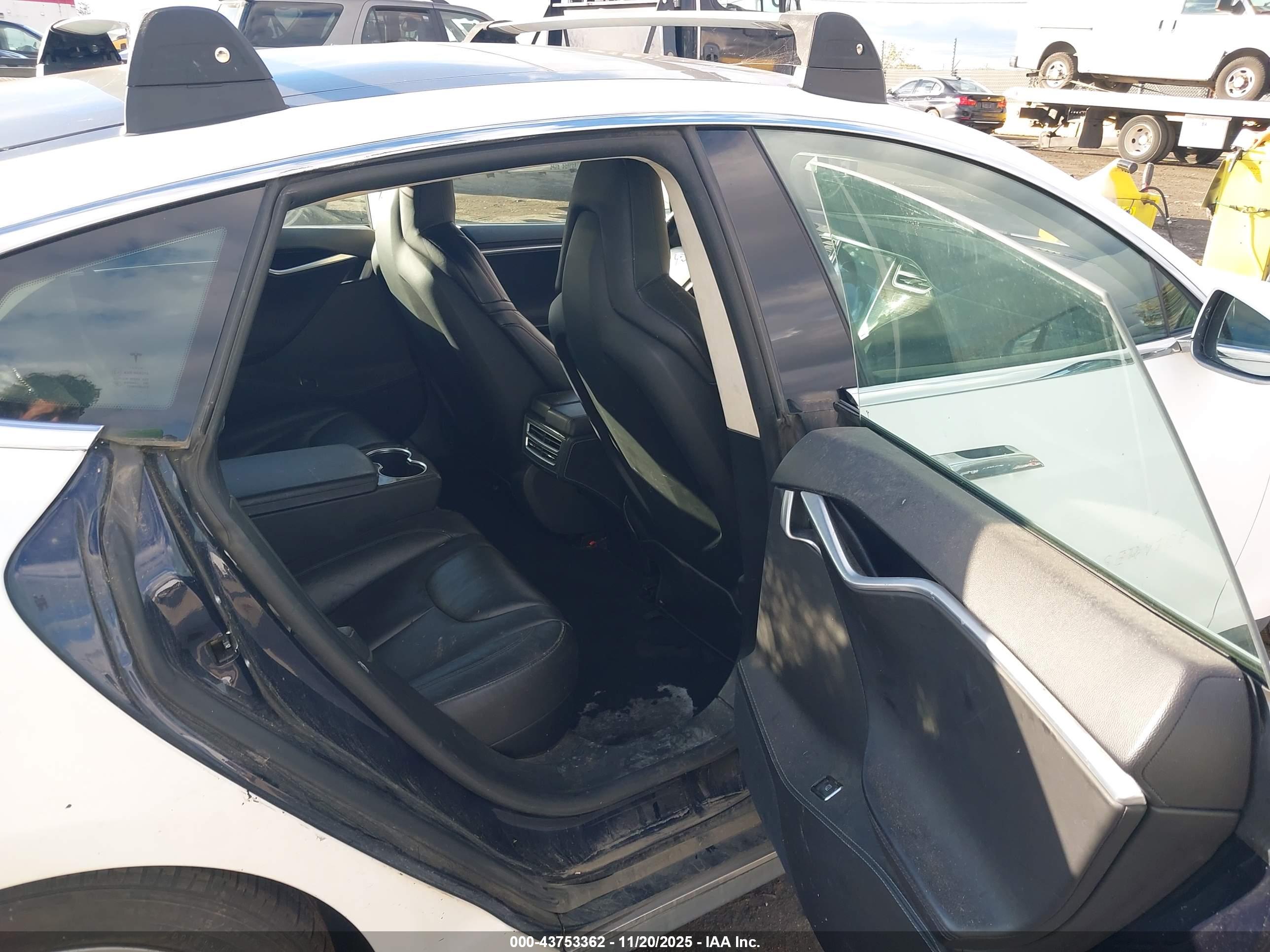 TESLA MODEL image 8