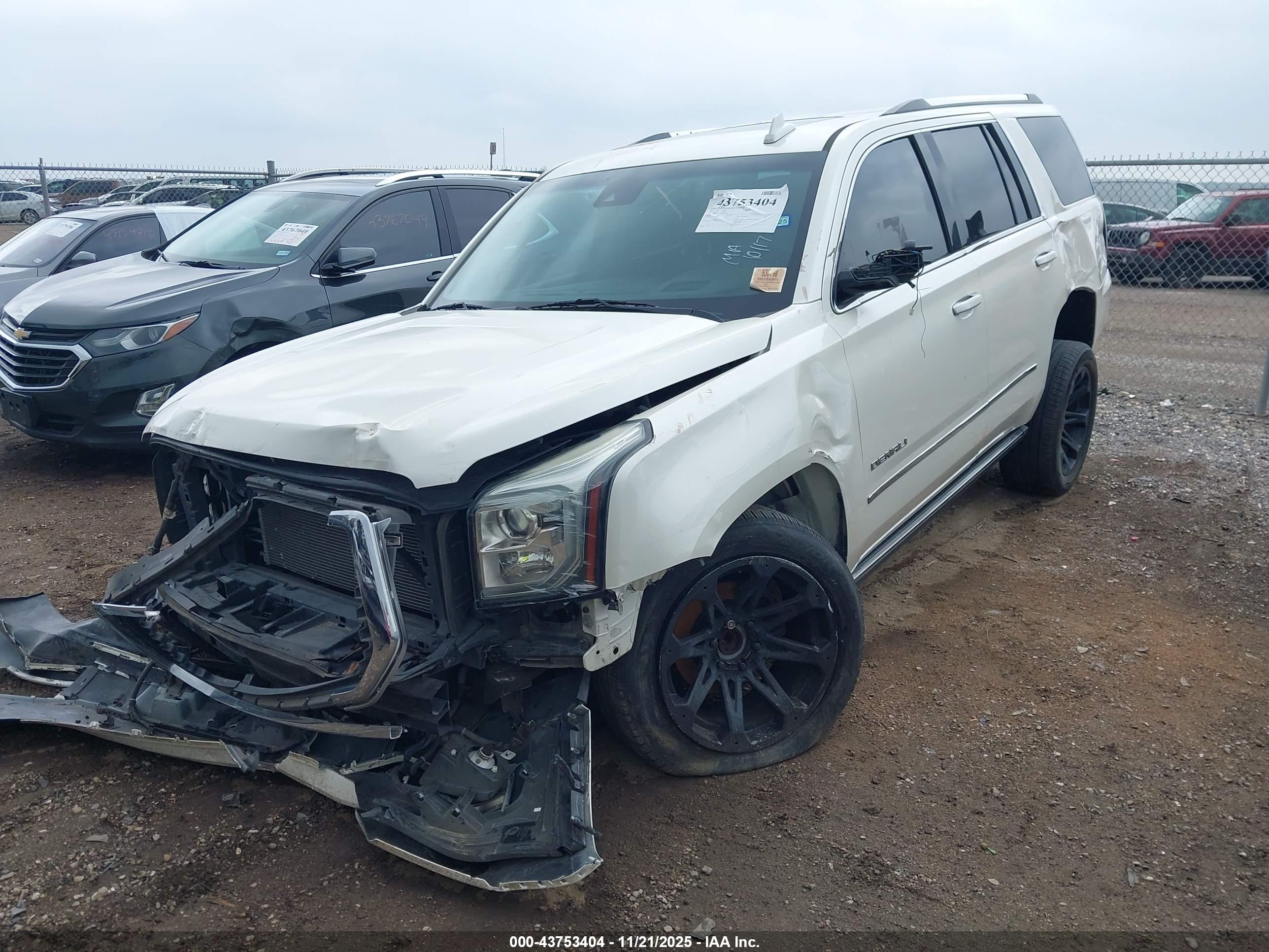 GMC YUKON image 2