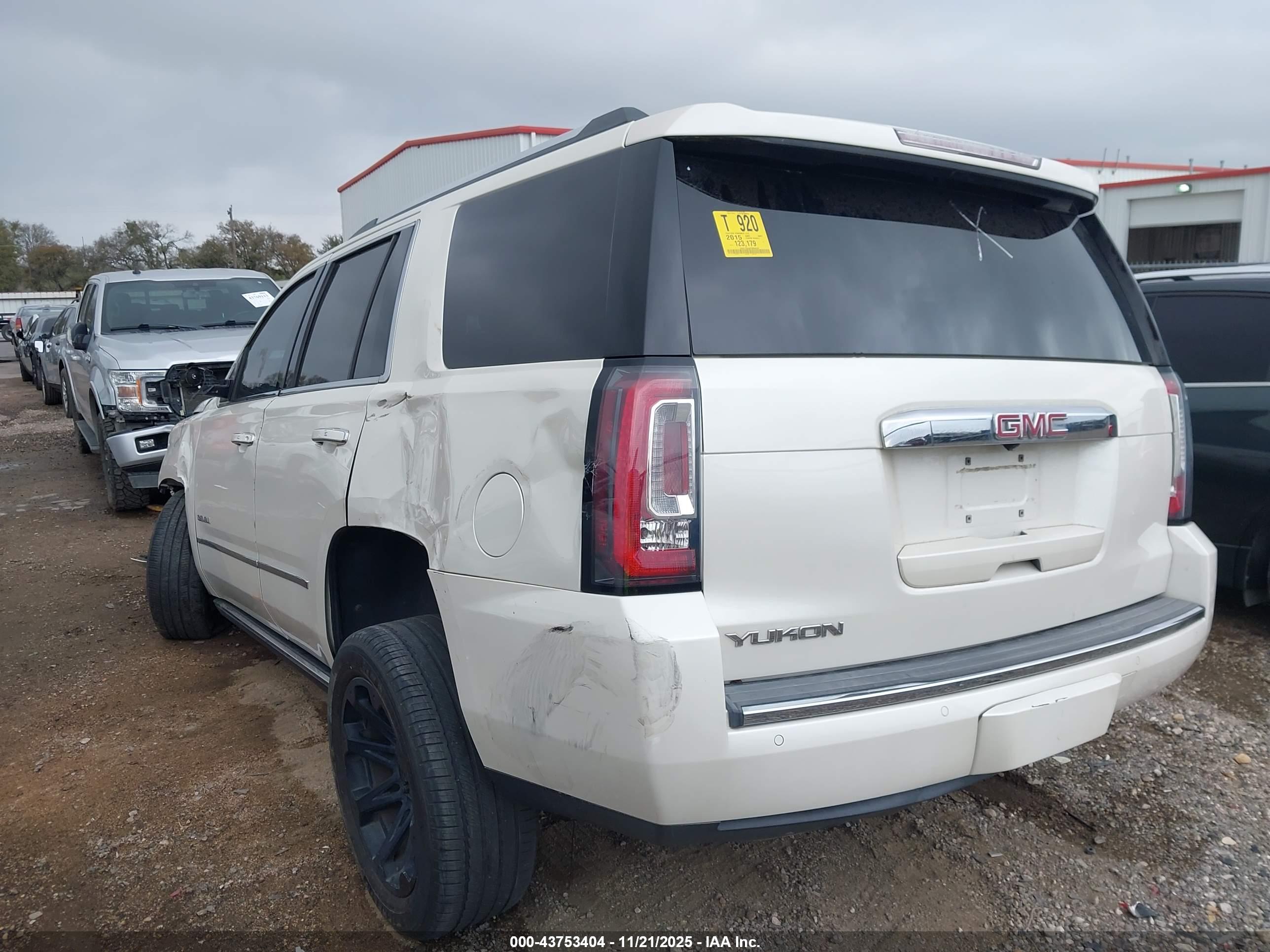GMC YUKON image 3