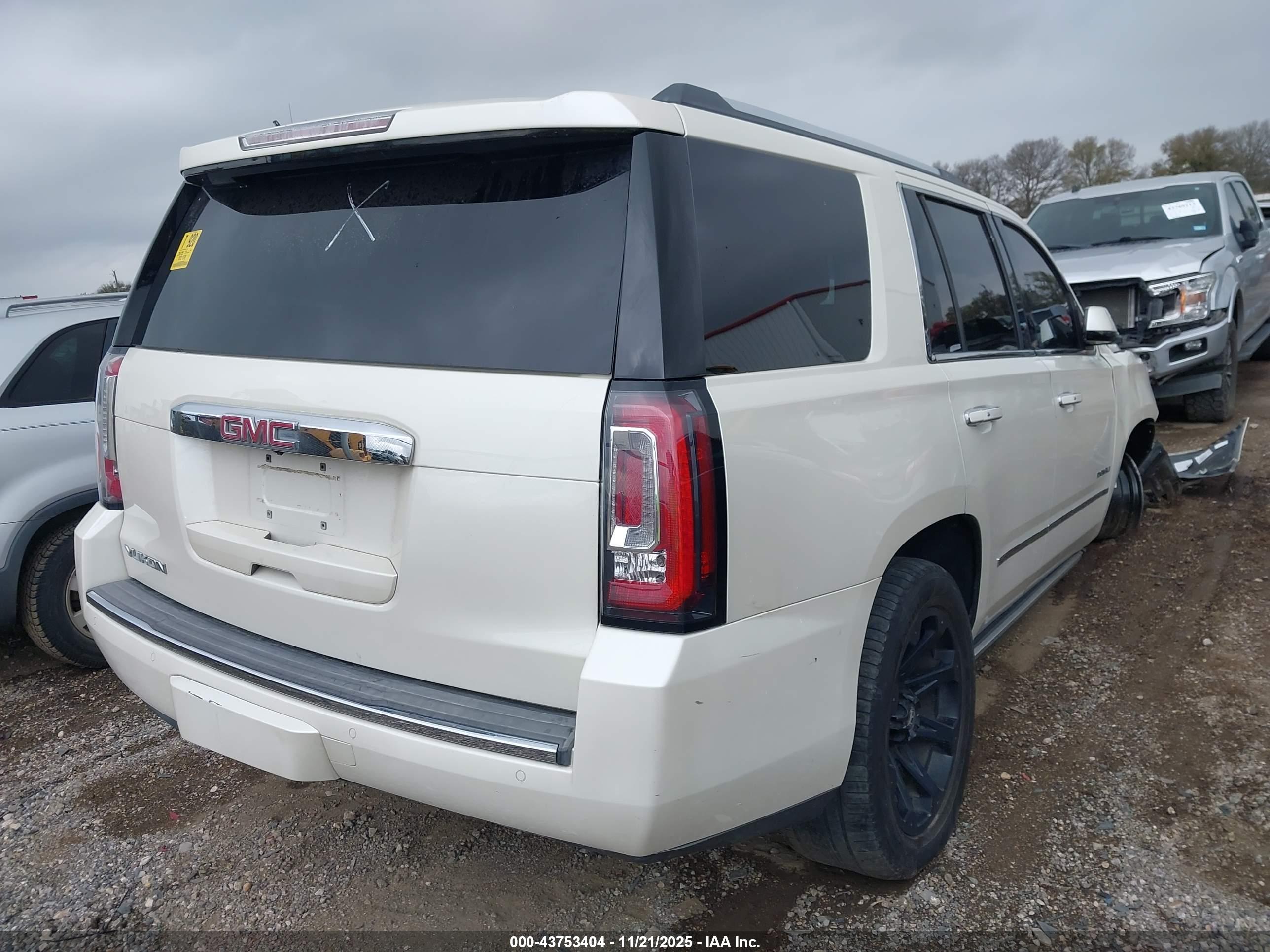 GMC YUKON image 4
