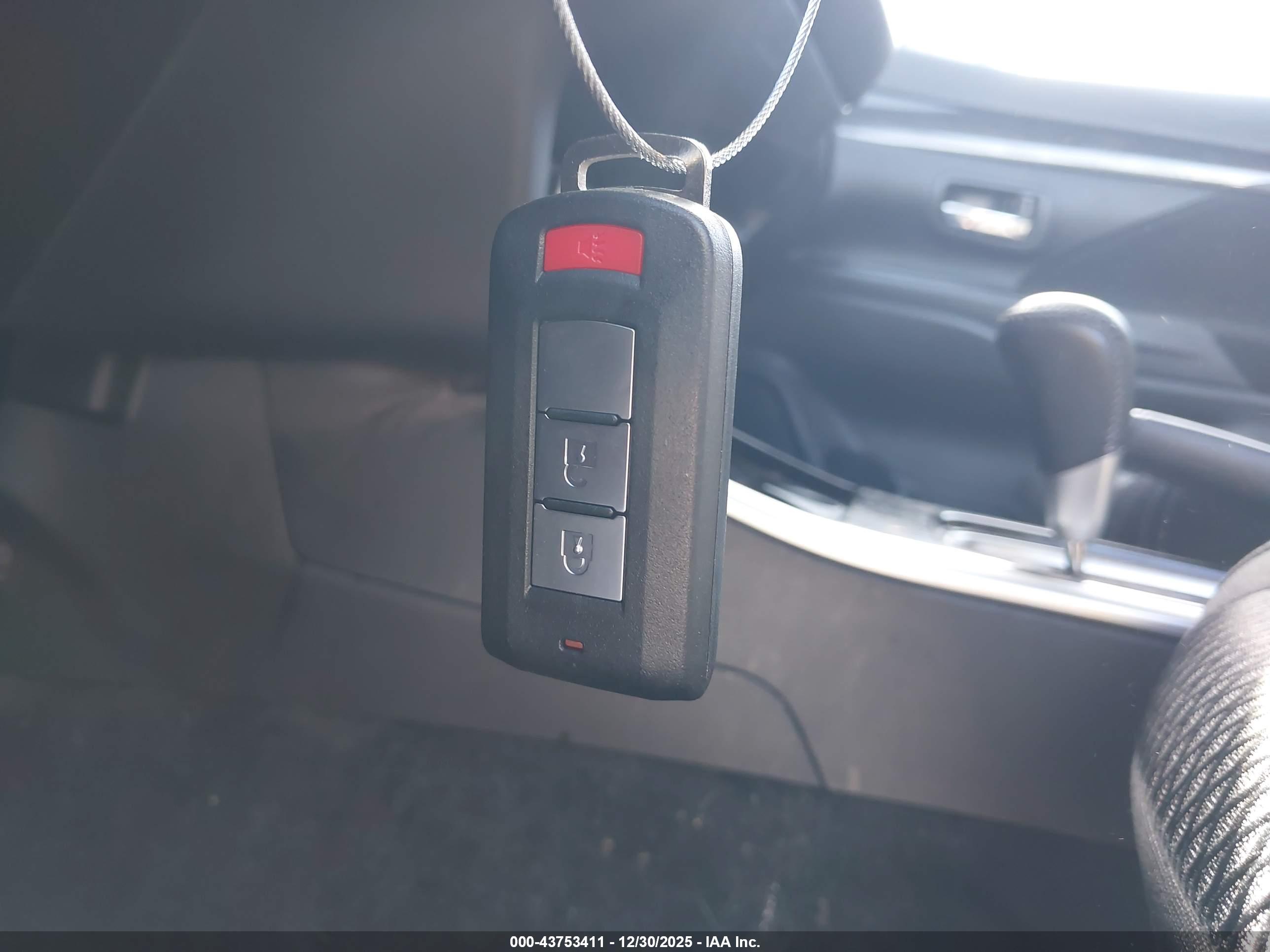 MITSUBISHI OUTLANDER image 11