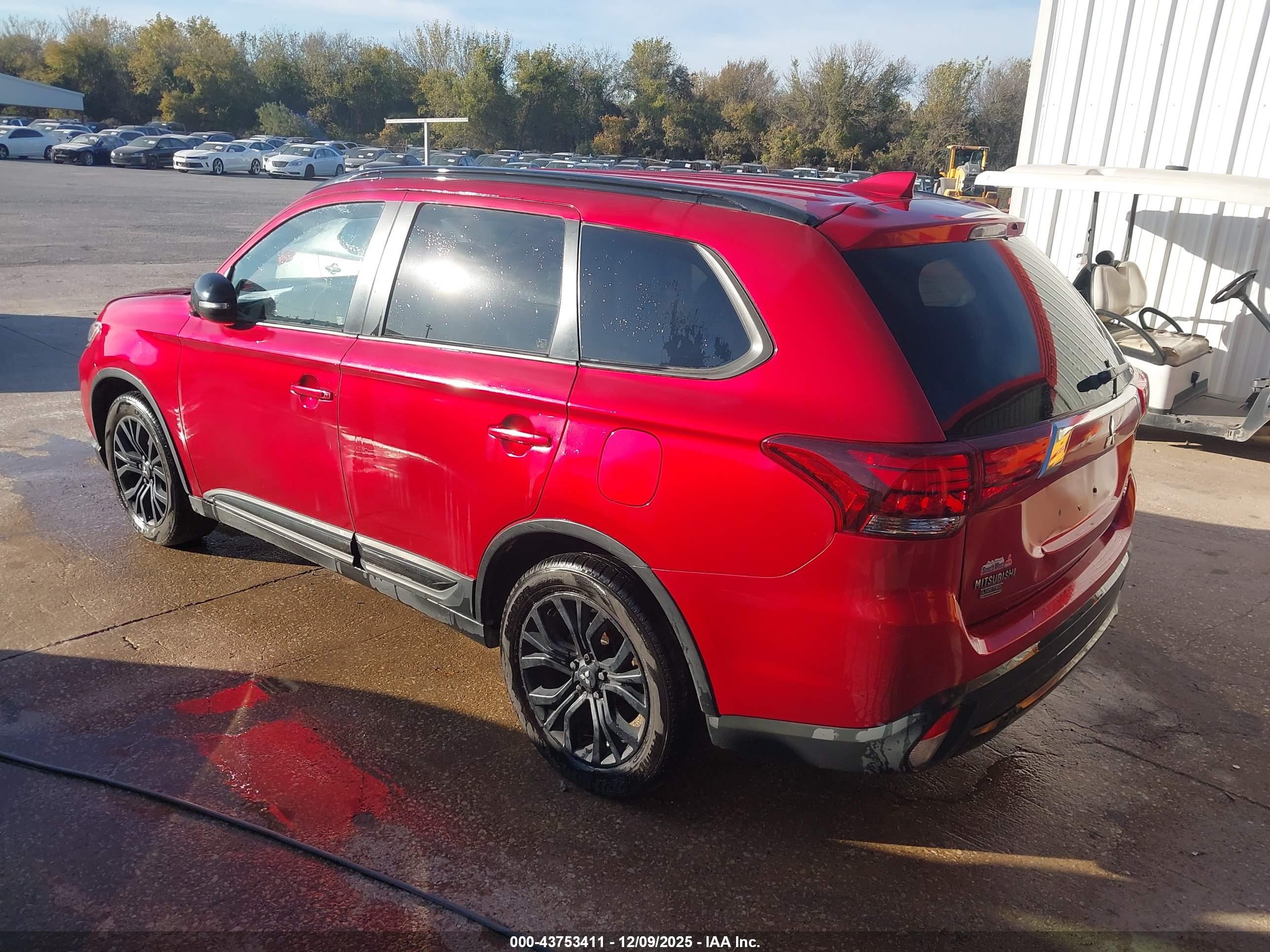 MITSUBISHI OUTLANDER image 3