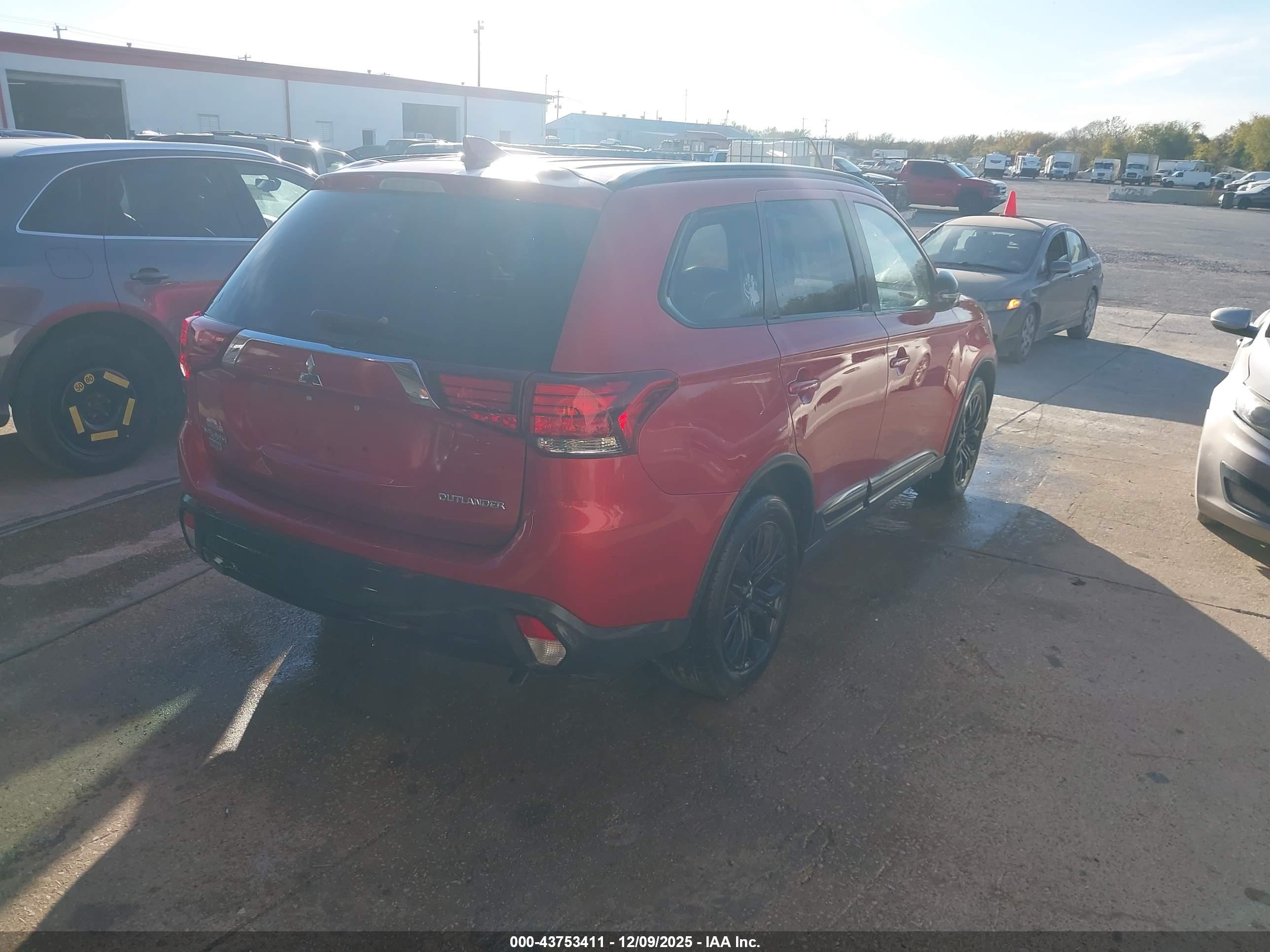 MITSUBISHI OUTLANDER image 4