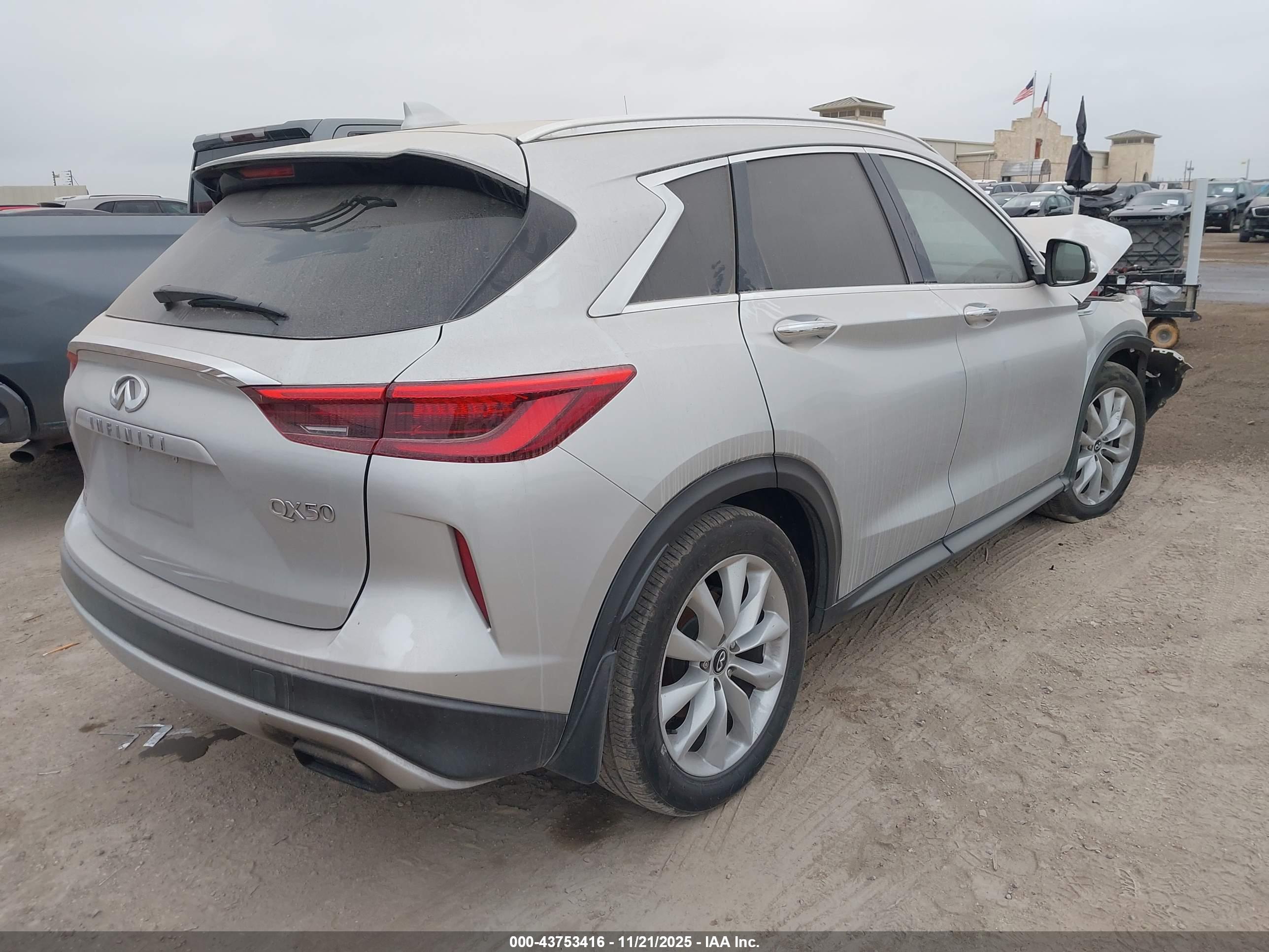 INFINITI QX50 image 4