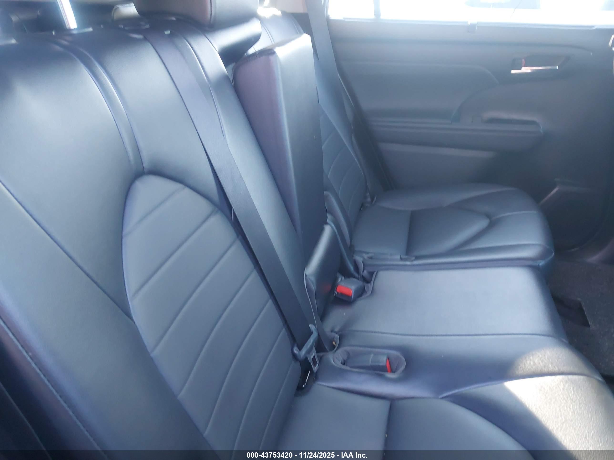 TOYOTA HIGHLANDER image 8