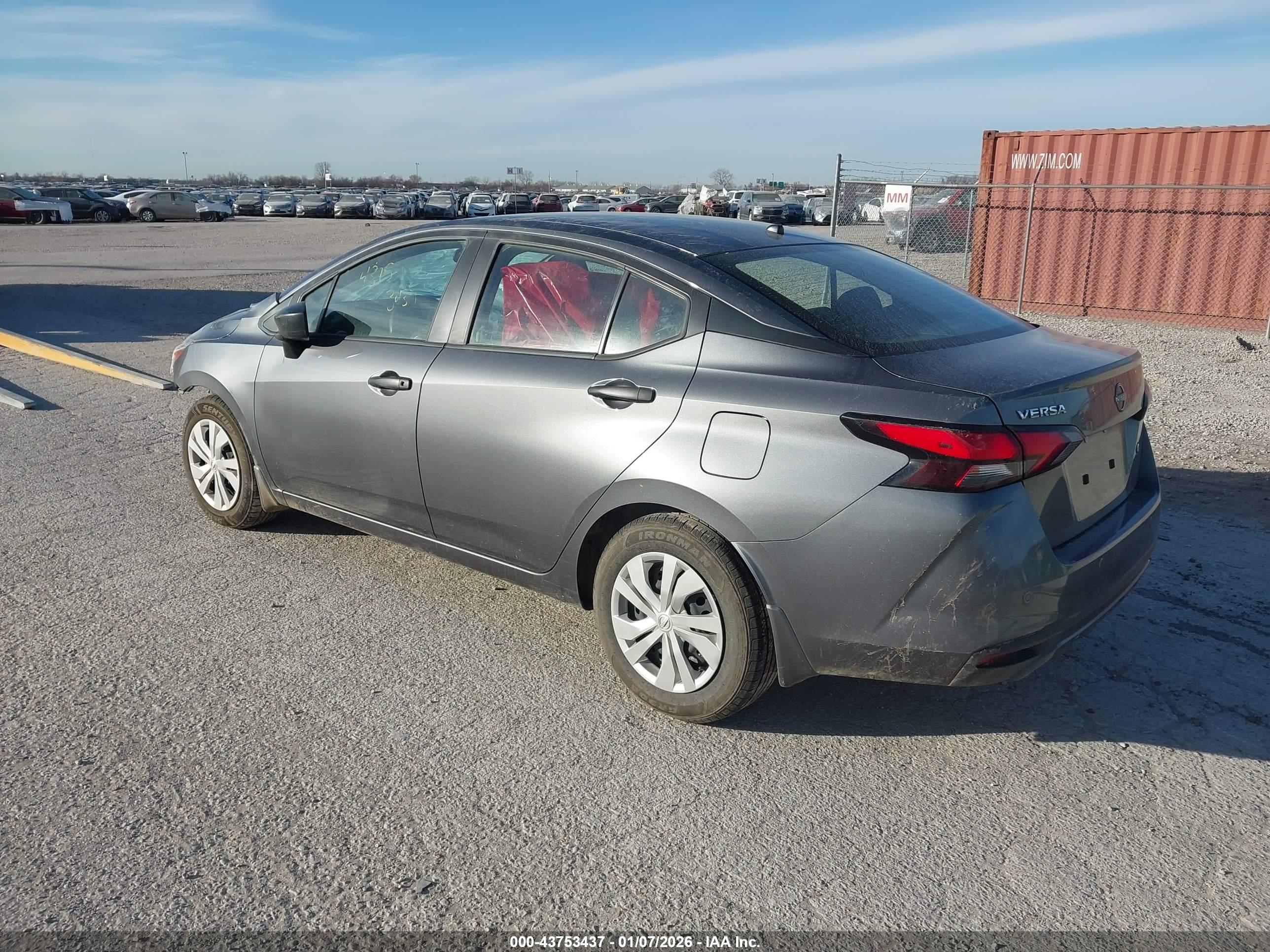 NISSAN VERSA image 3
