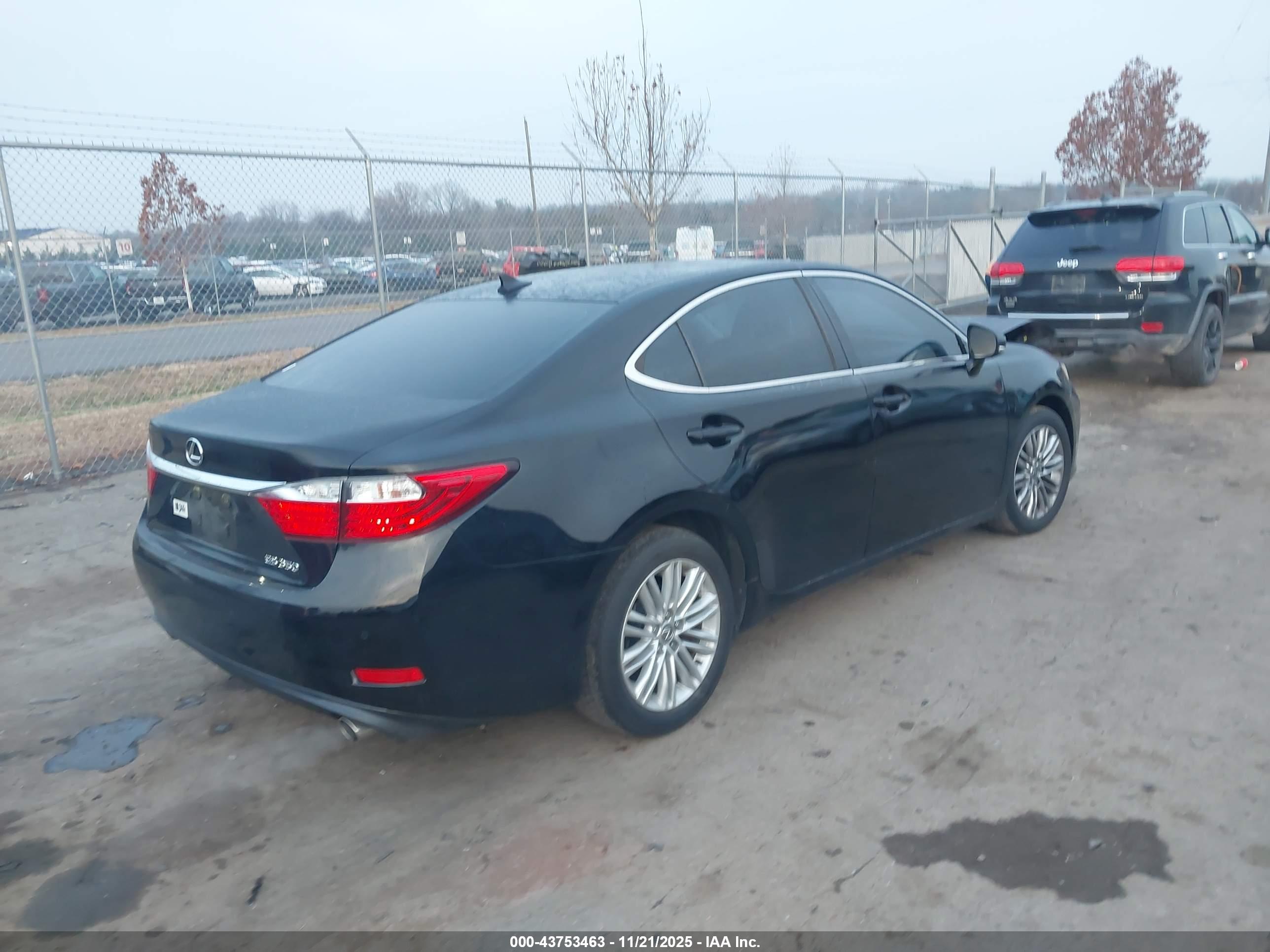 LEXUS ES image 4