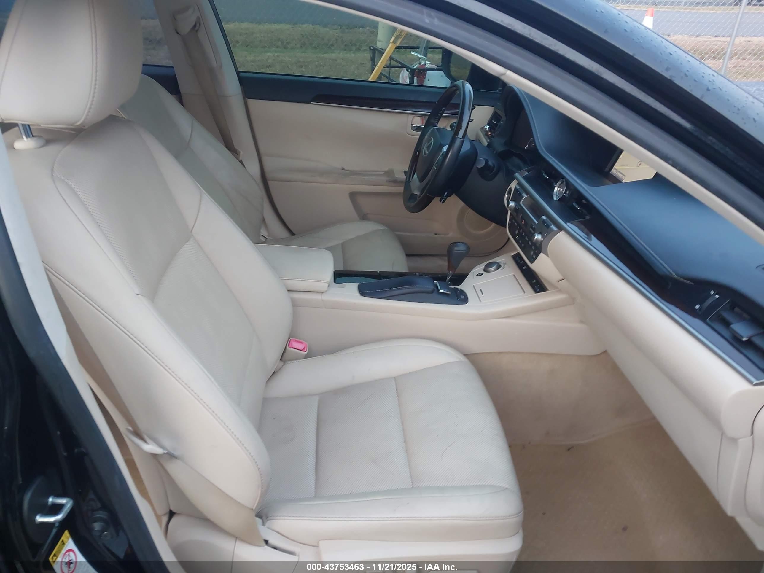 LEXUS ES image 5