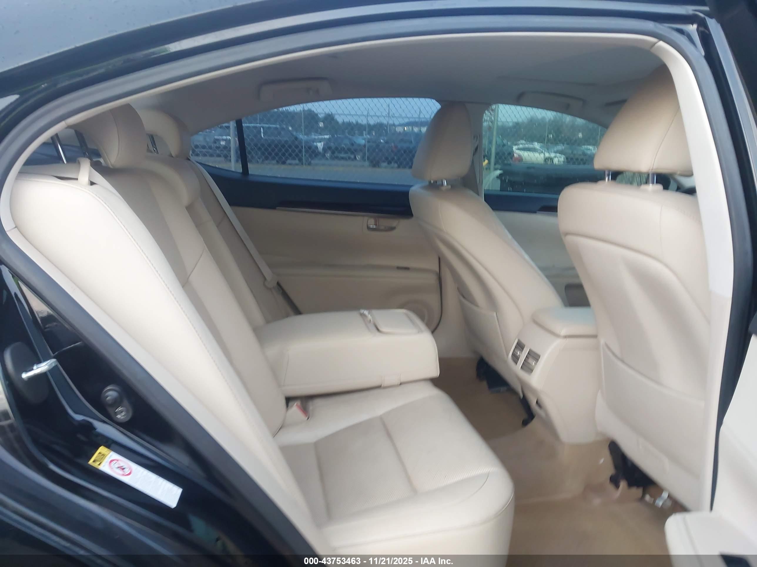 LEXUS ES image 8