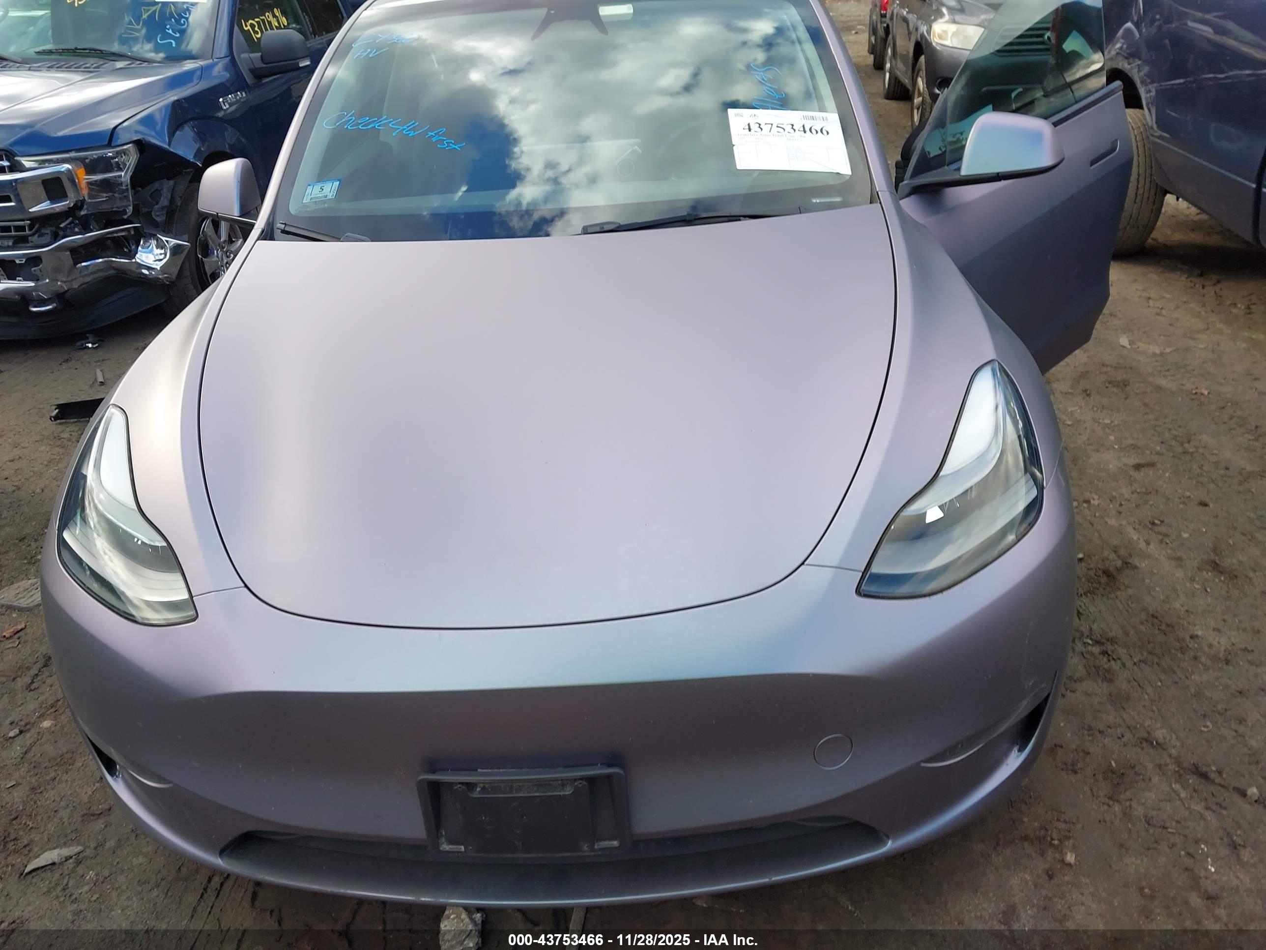 TESLA MODEL image 10