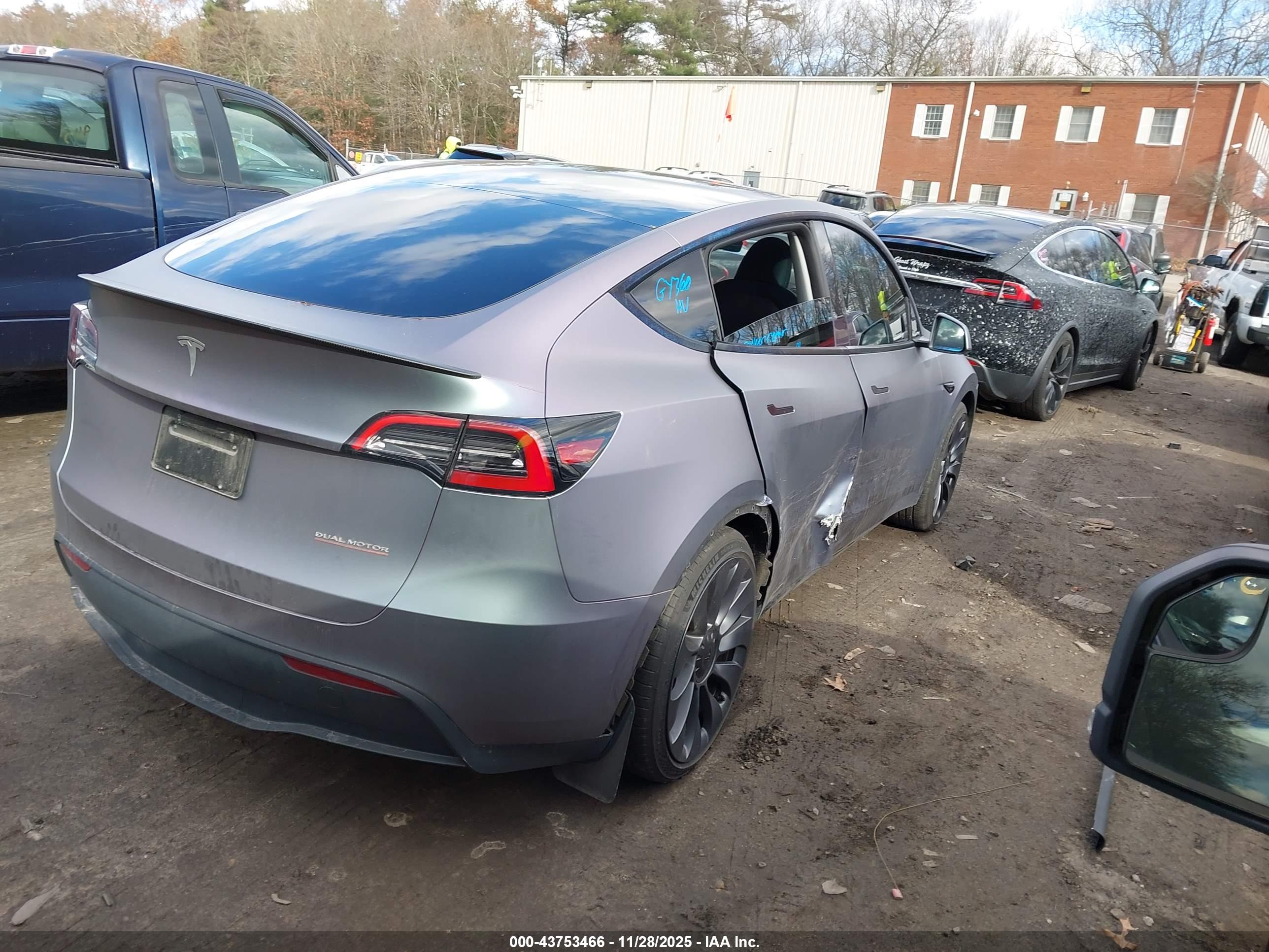 TESLA MODEL image 4