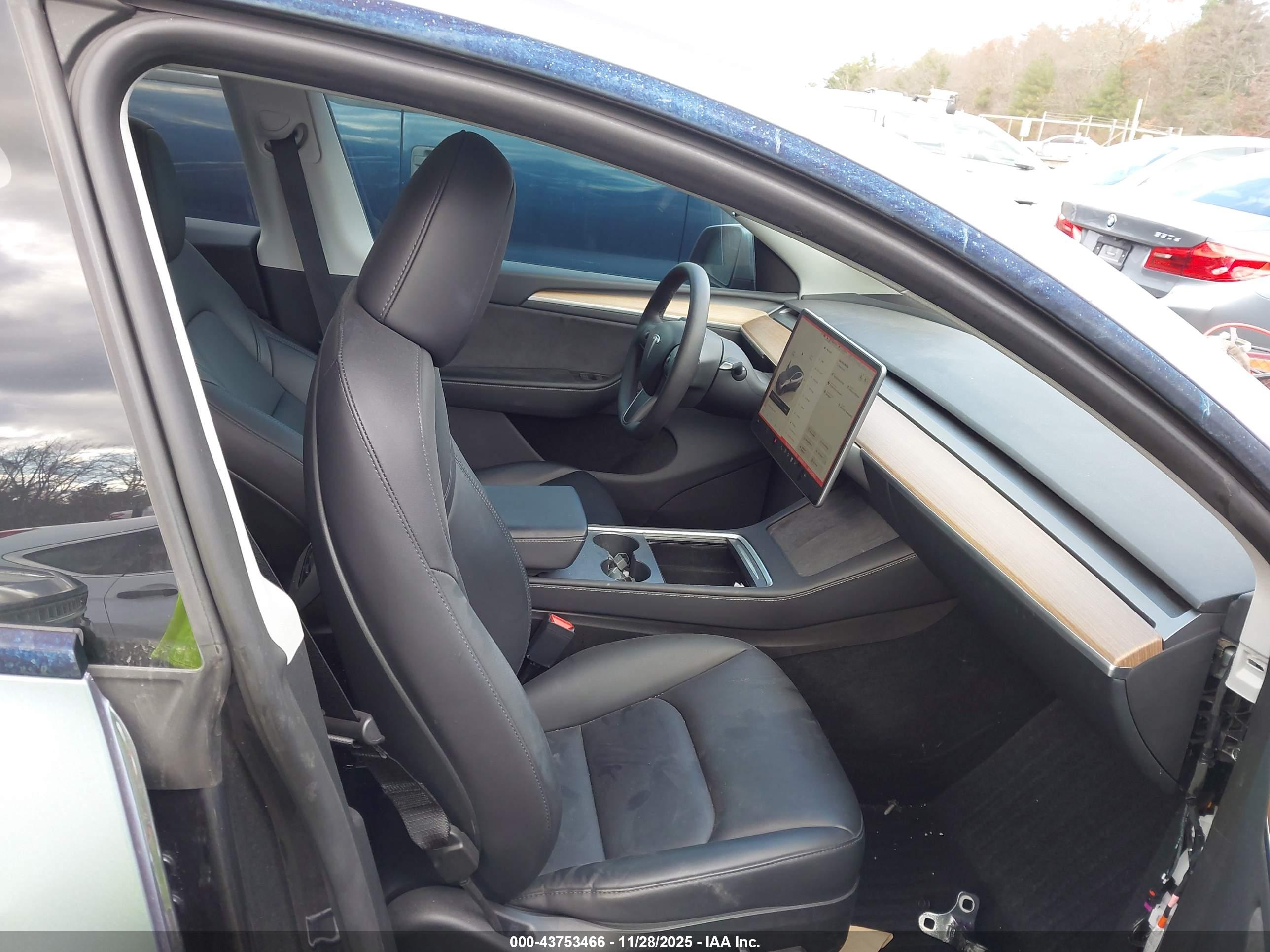 TESLA MODEL image 5