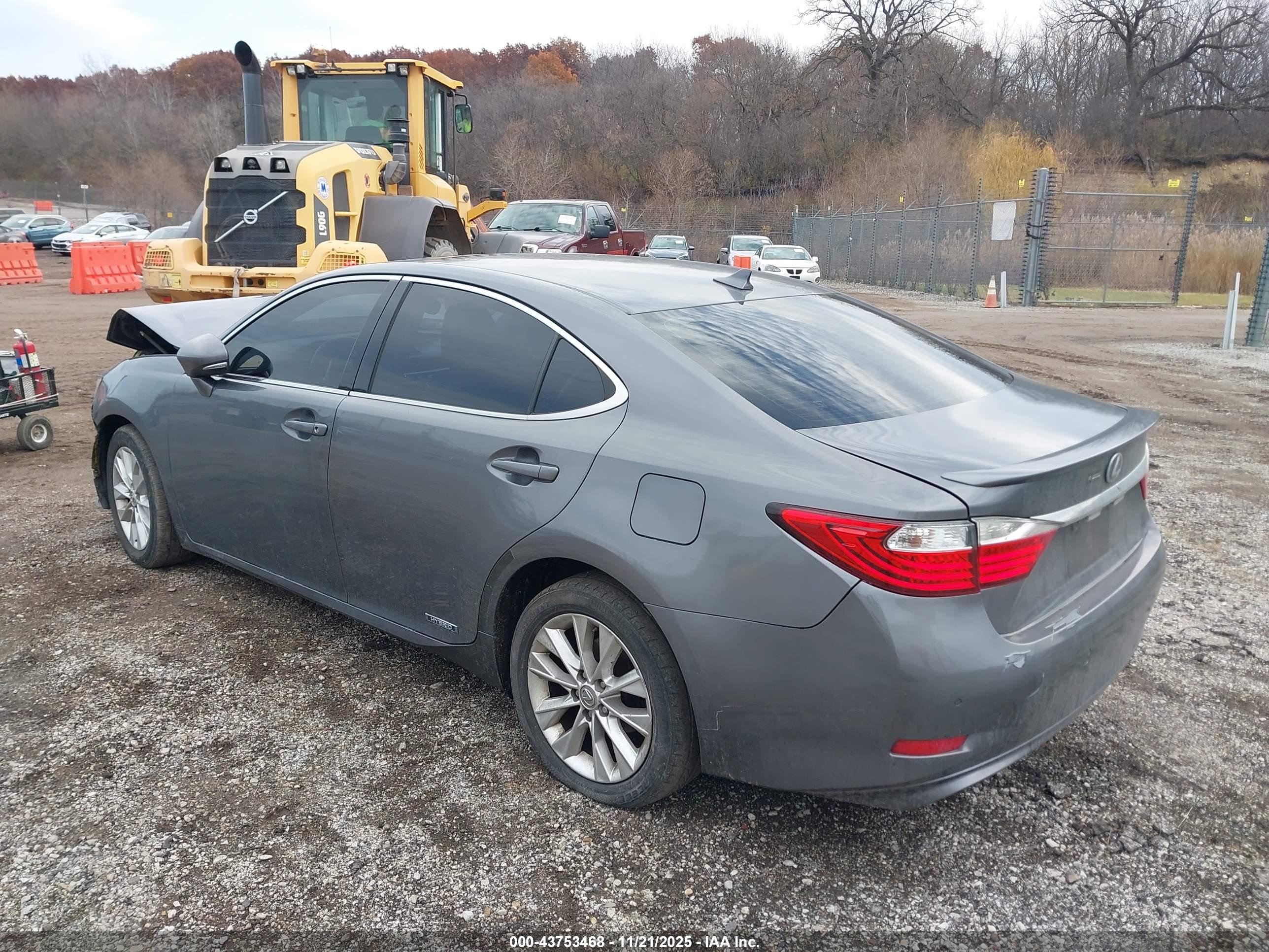 LEXUS ES image 3