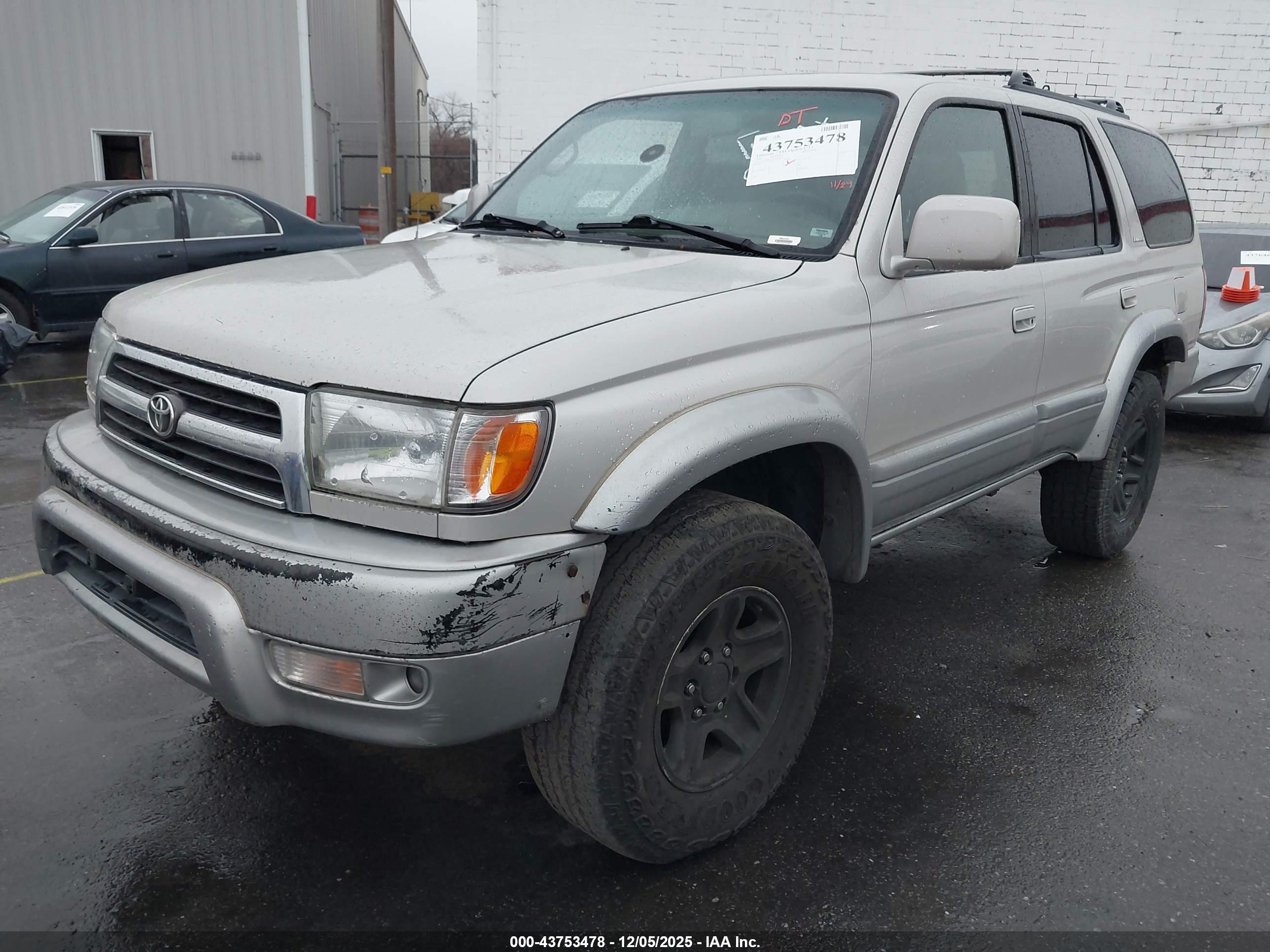 TOYOTA 4RUNNER image 2