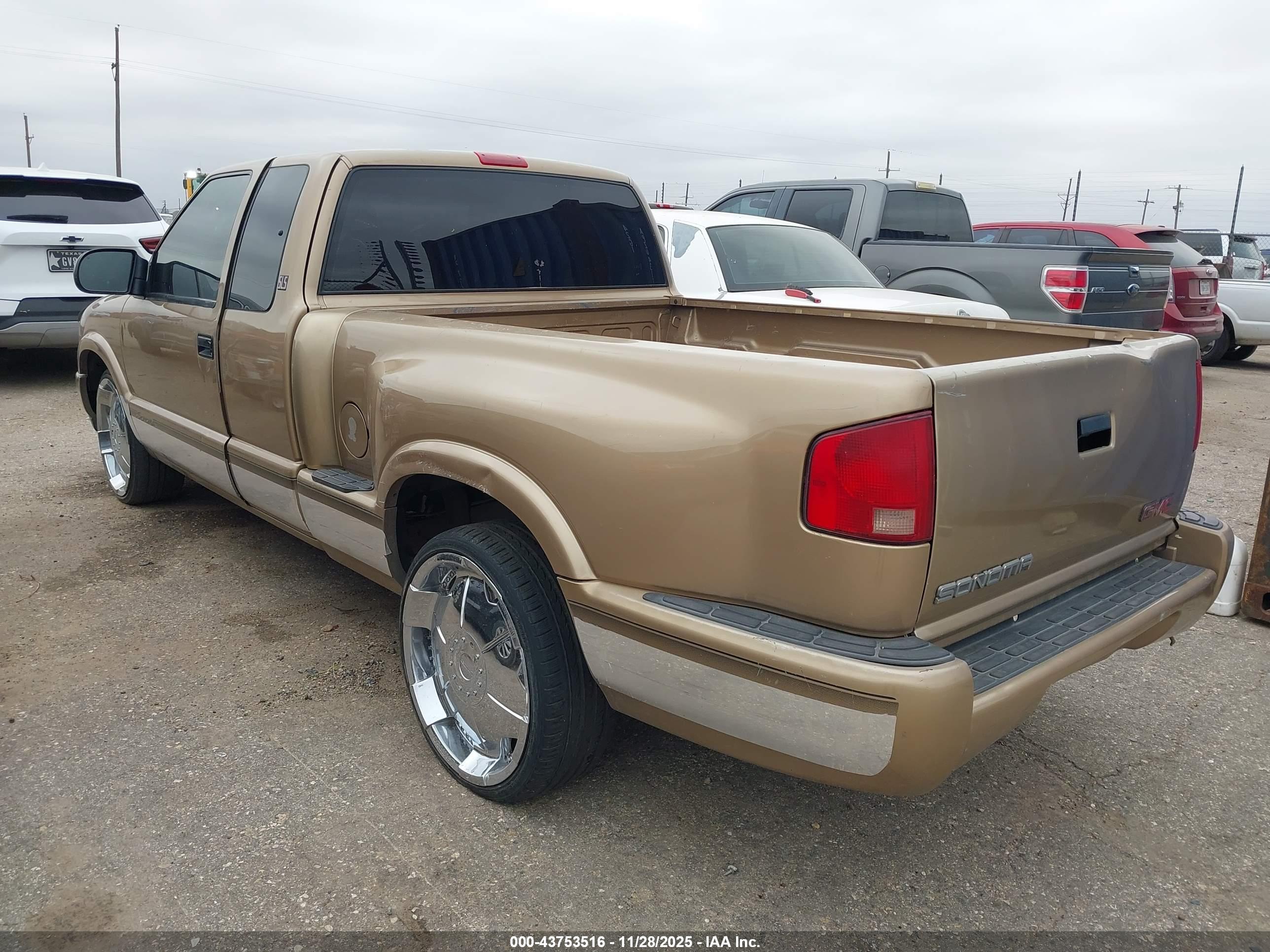 GMC SONOMA image 3