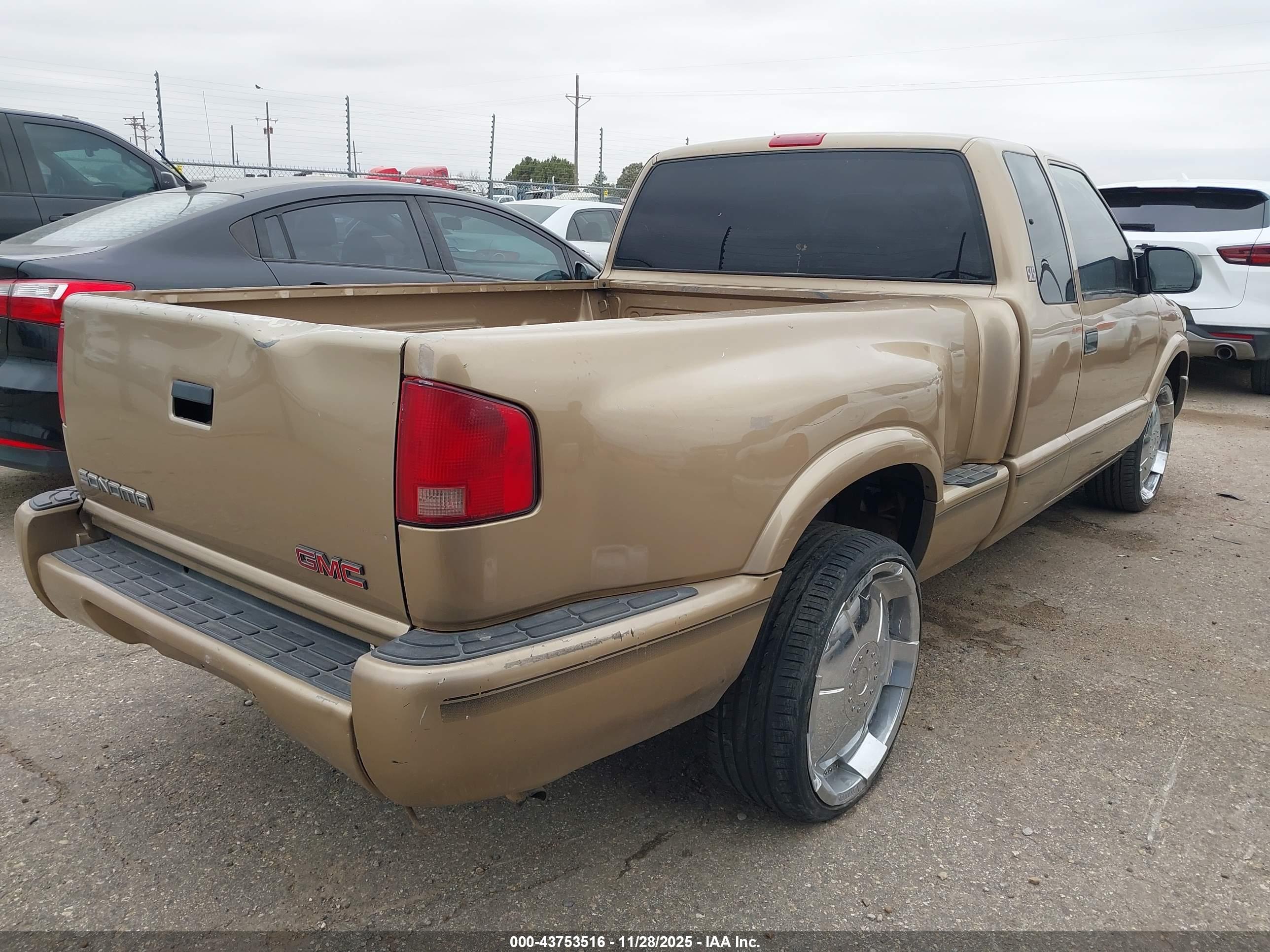 GMC SONOMA image 4