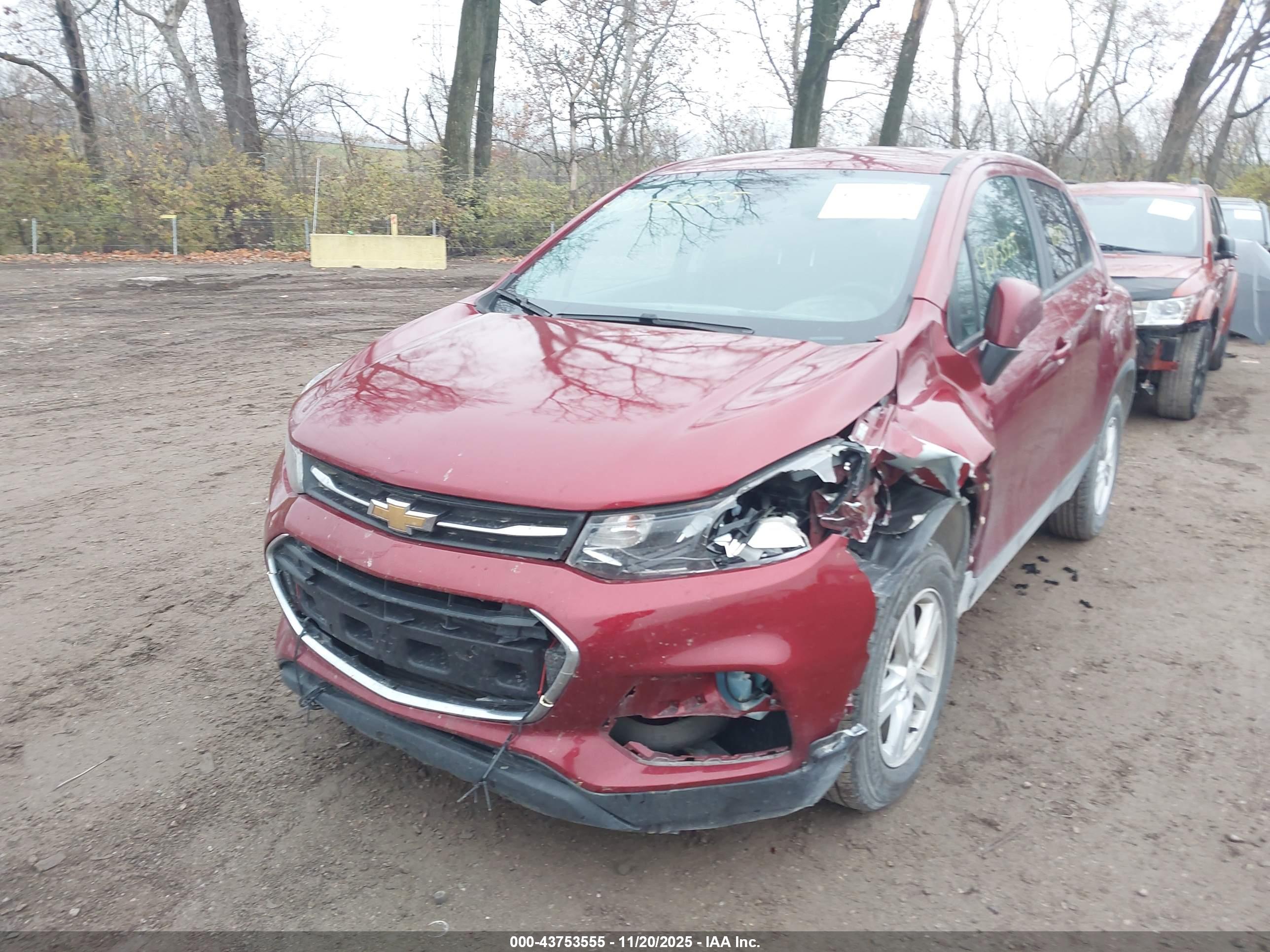 CHEVROLET TRAX image 2