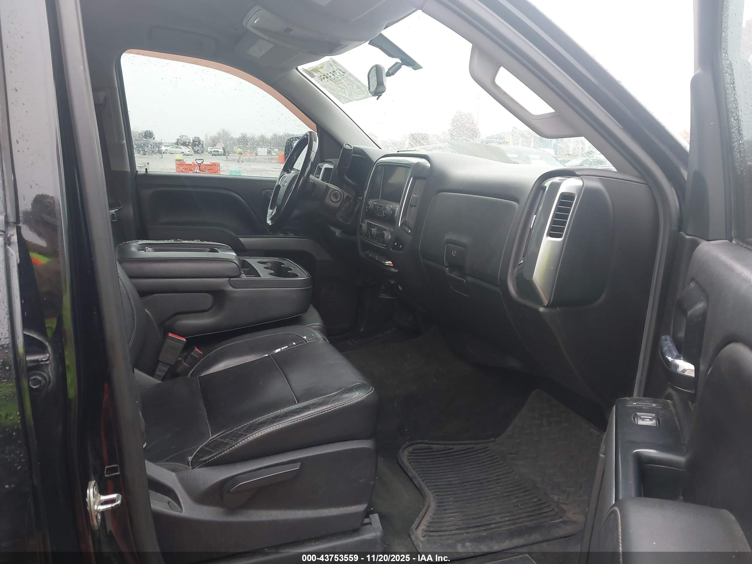 CHEVROLET SILVERADO image 5