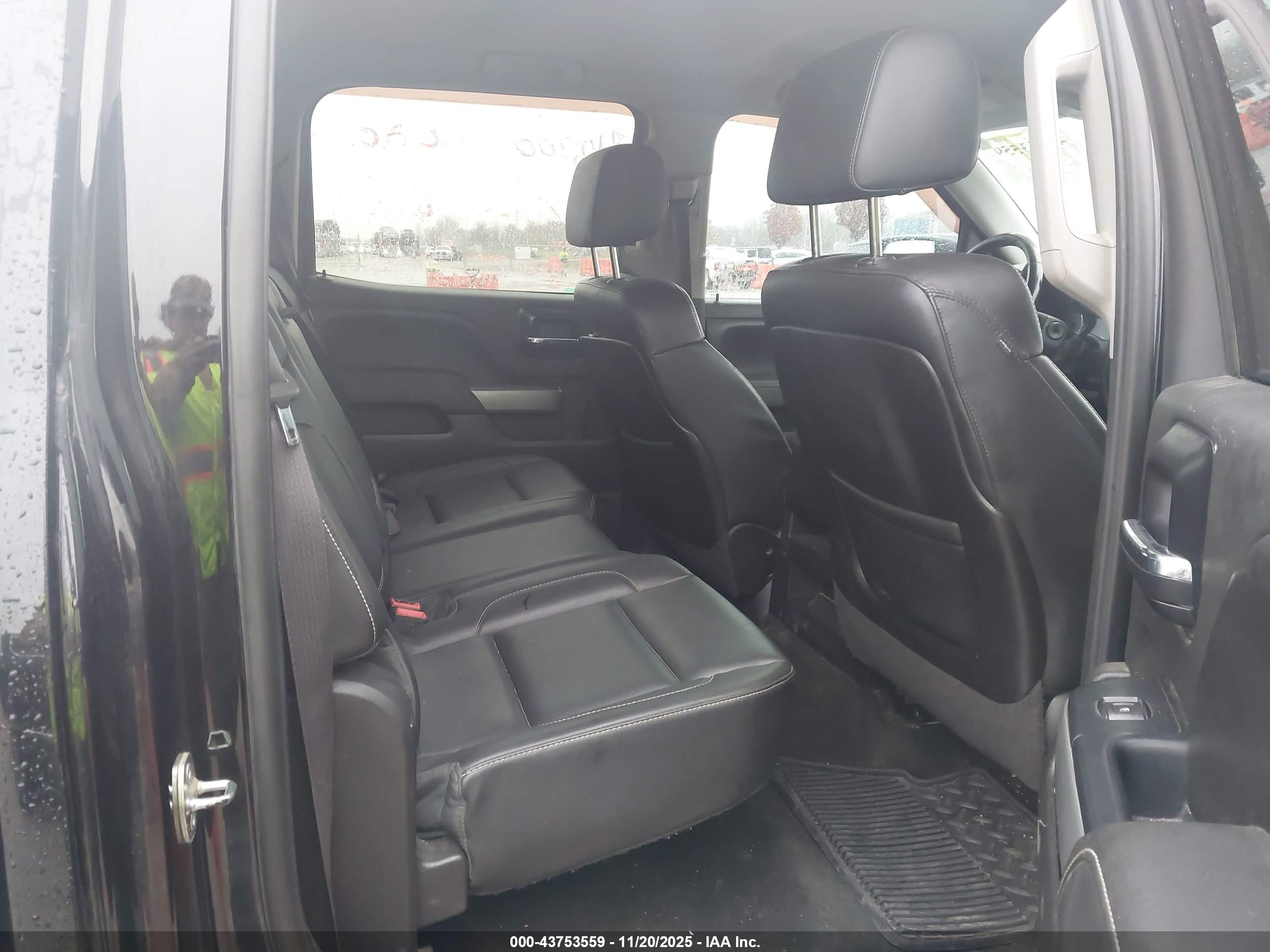 CHEVROLET SILVERADO image 8