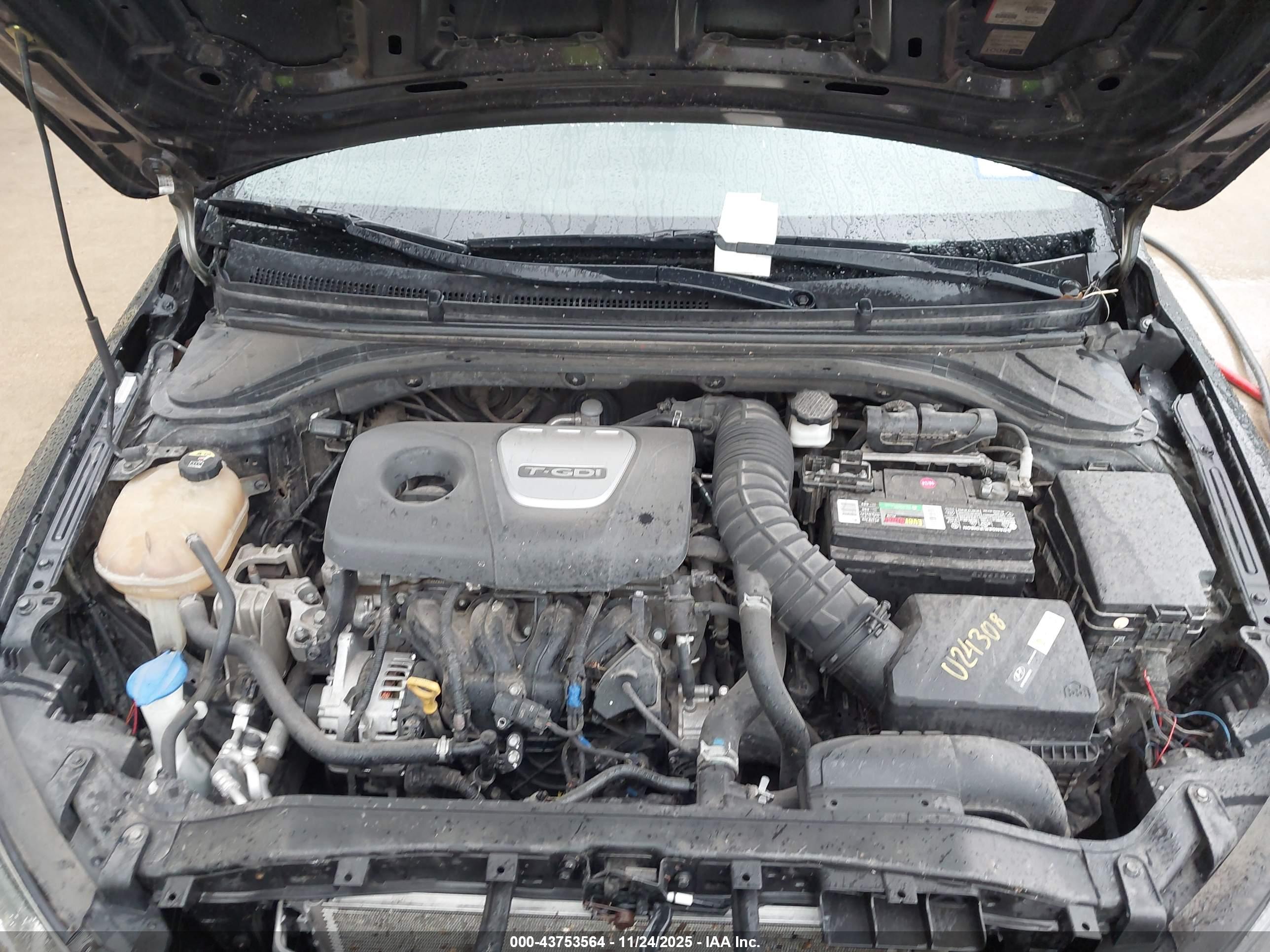 HYUNDAI ELANTRA image 10