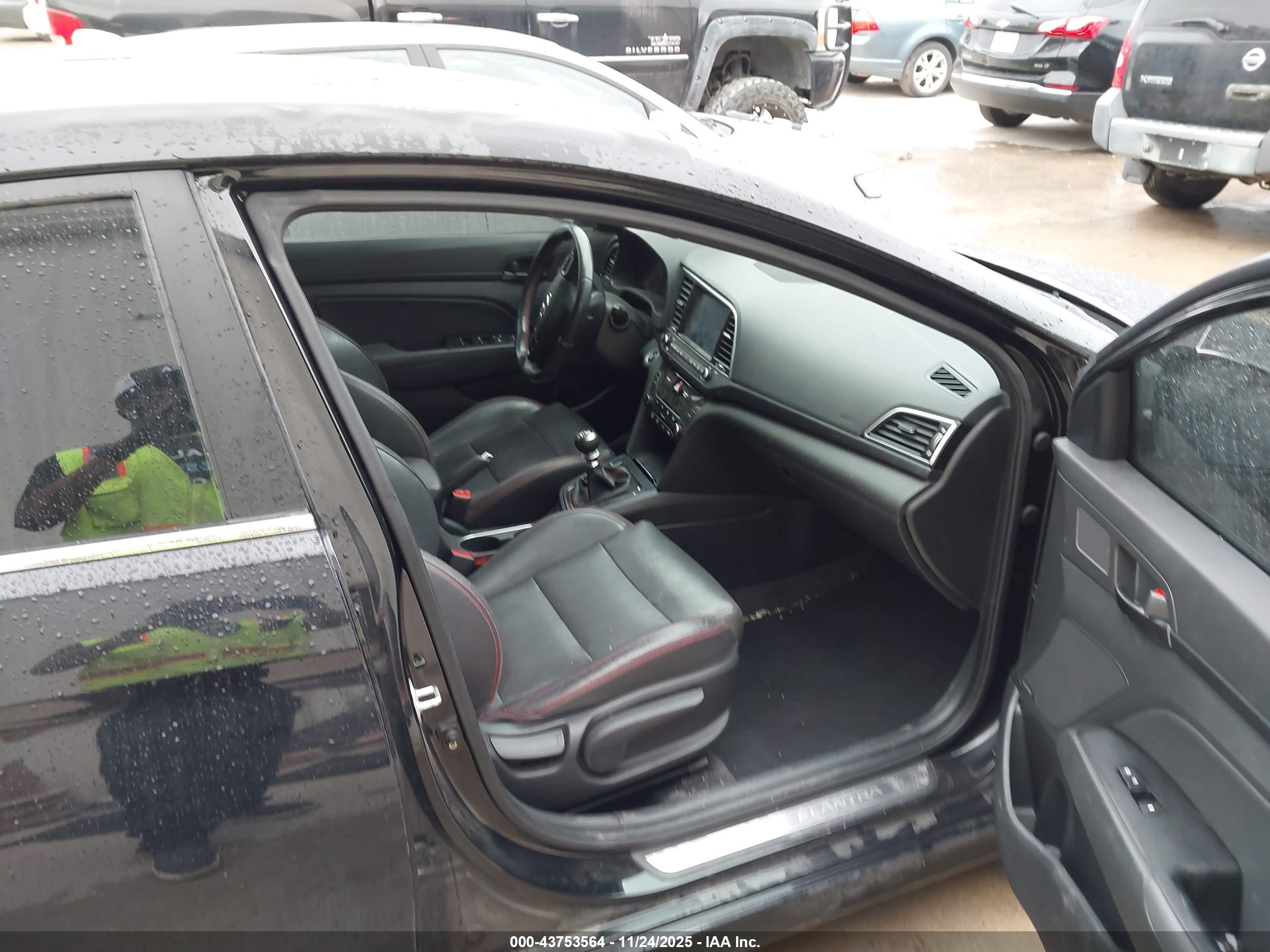 HYUNDAI ELANTRA image 5