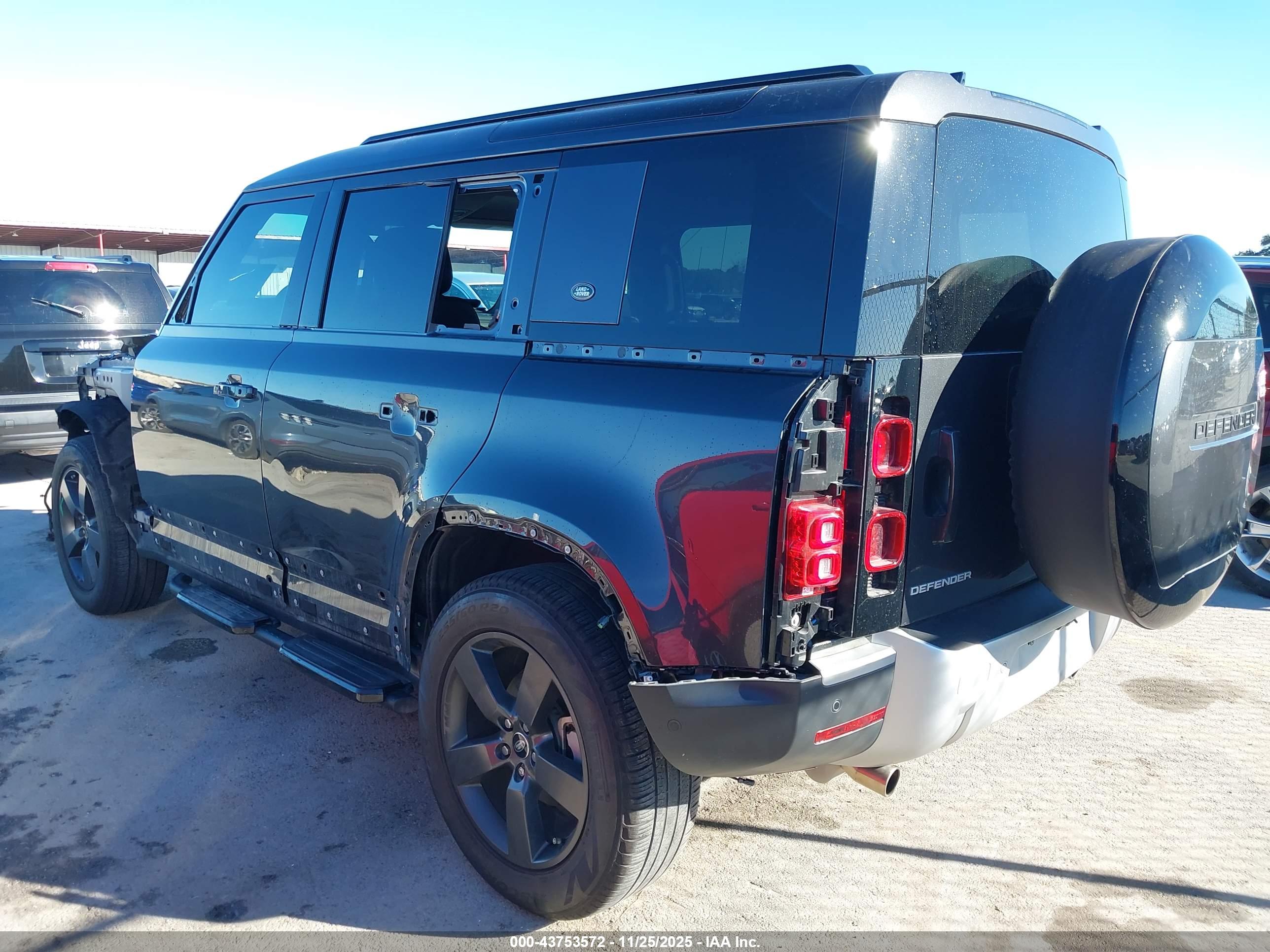 LAND ROVER image 3