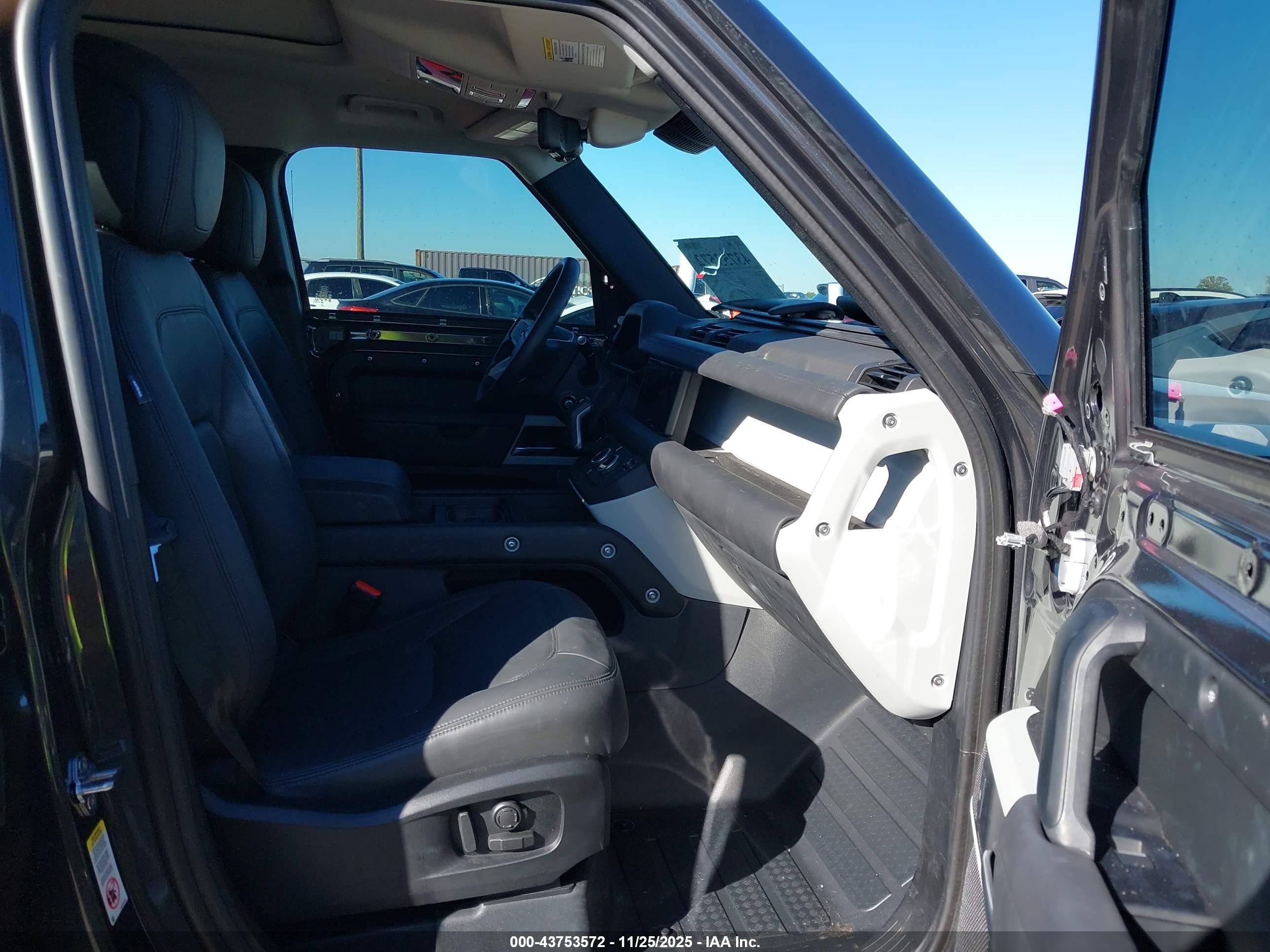 LAND ROVER image 5