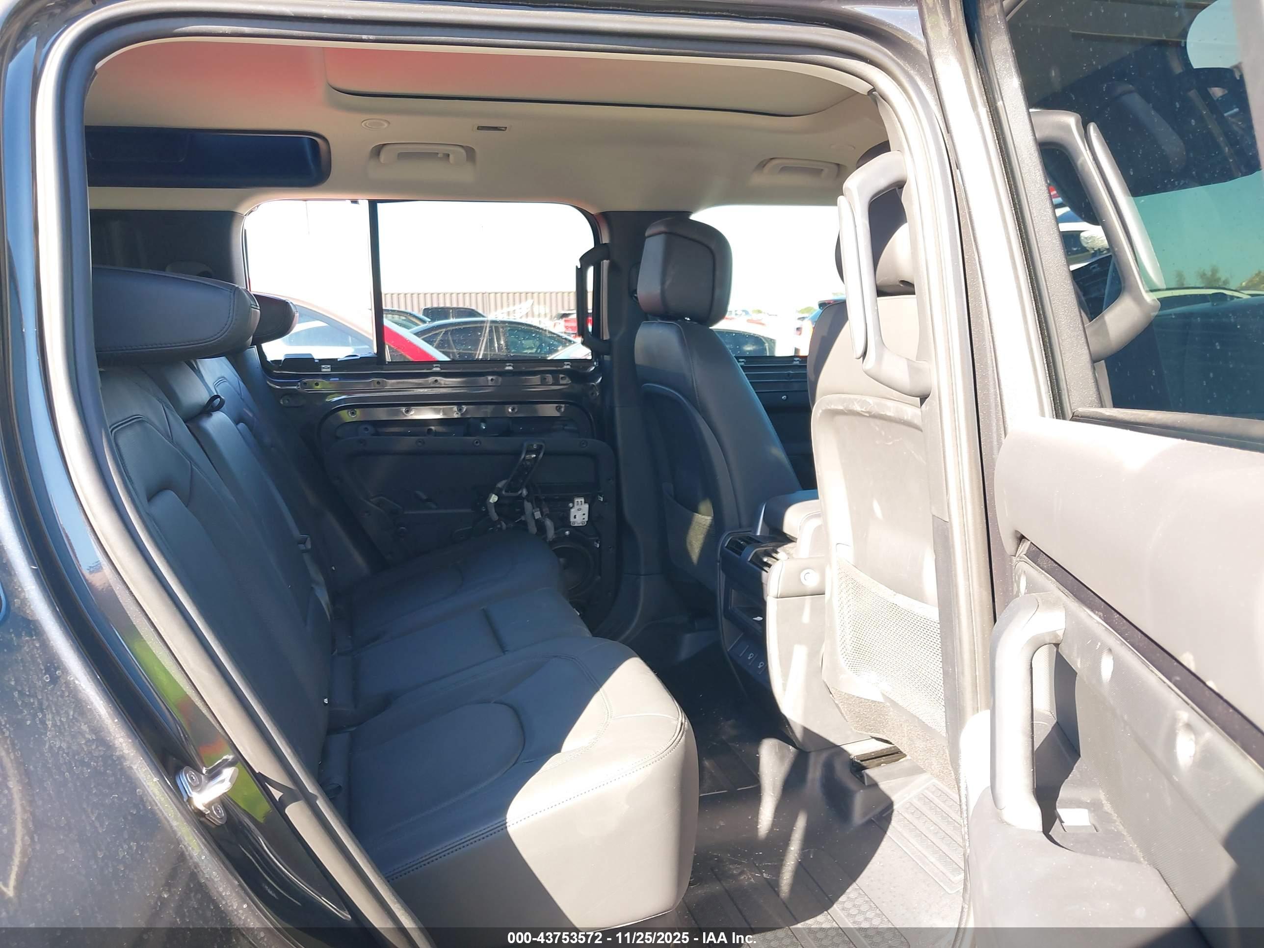 LAND ROVER image 8