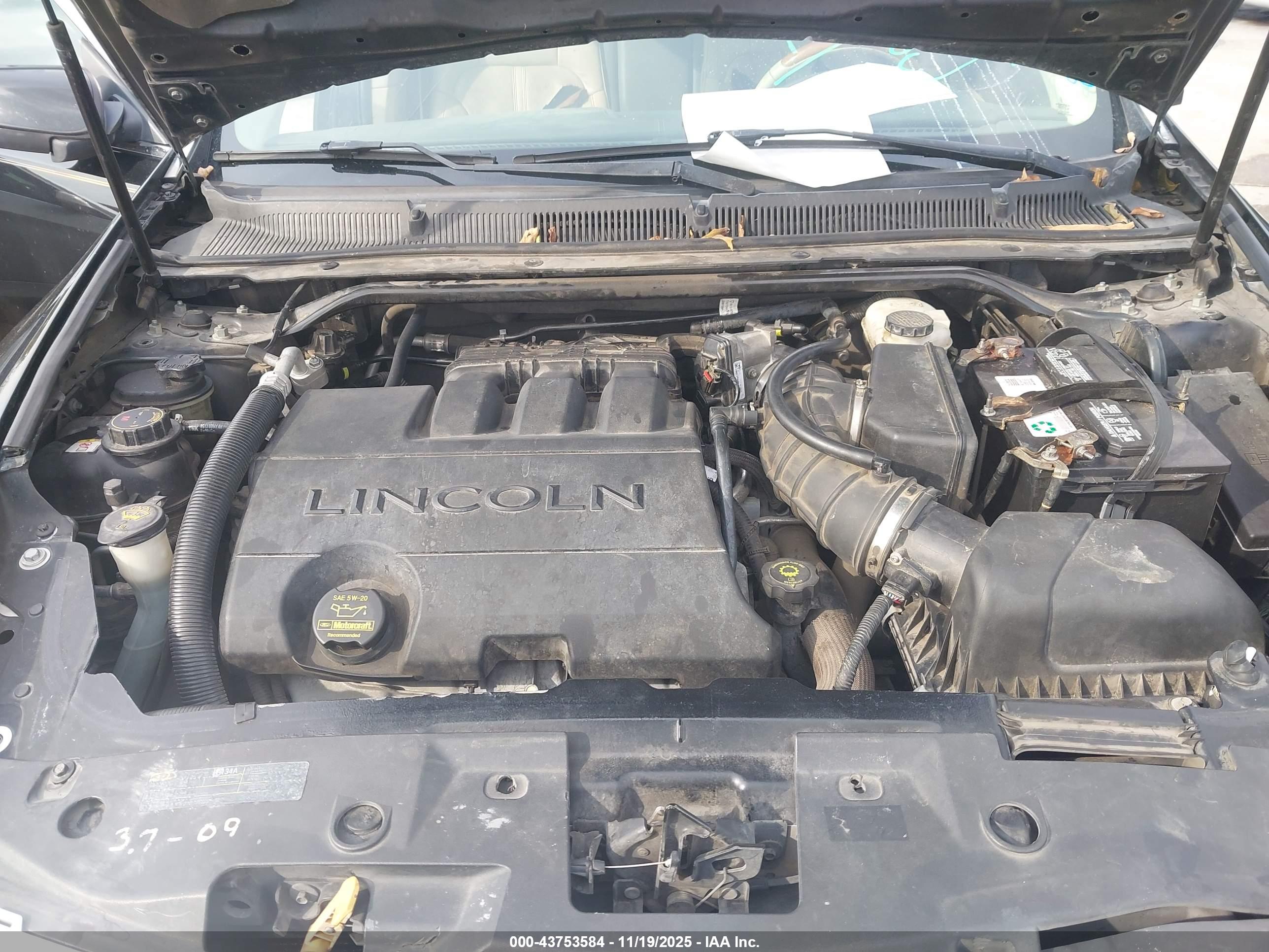 LINCOLN MKS image 10