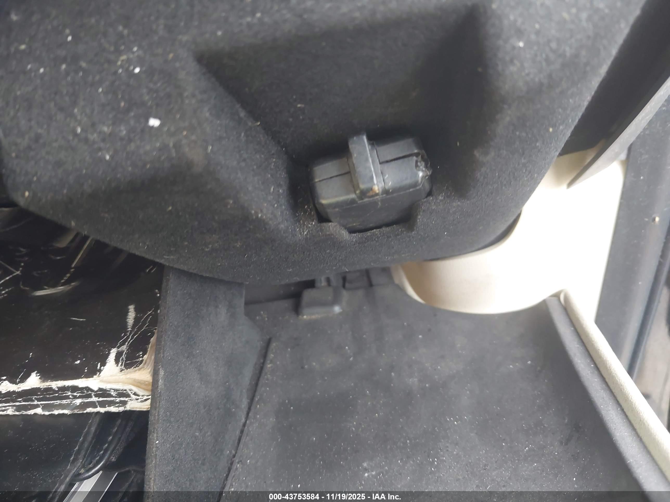 LINCOLN MKS image 11