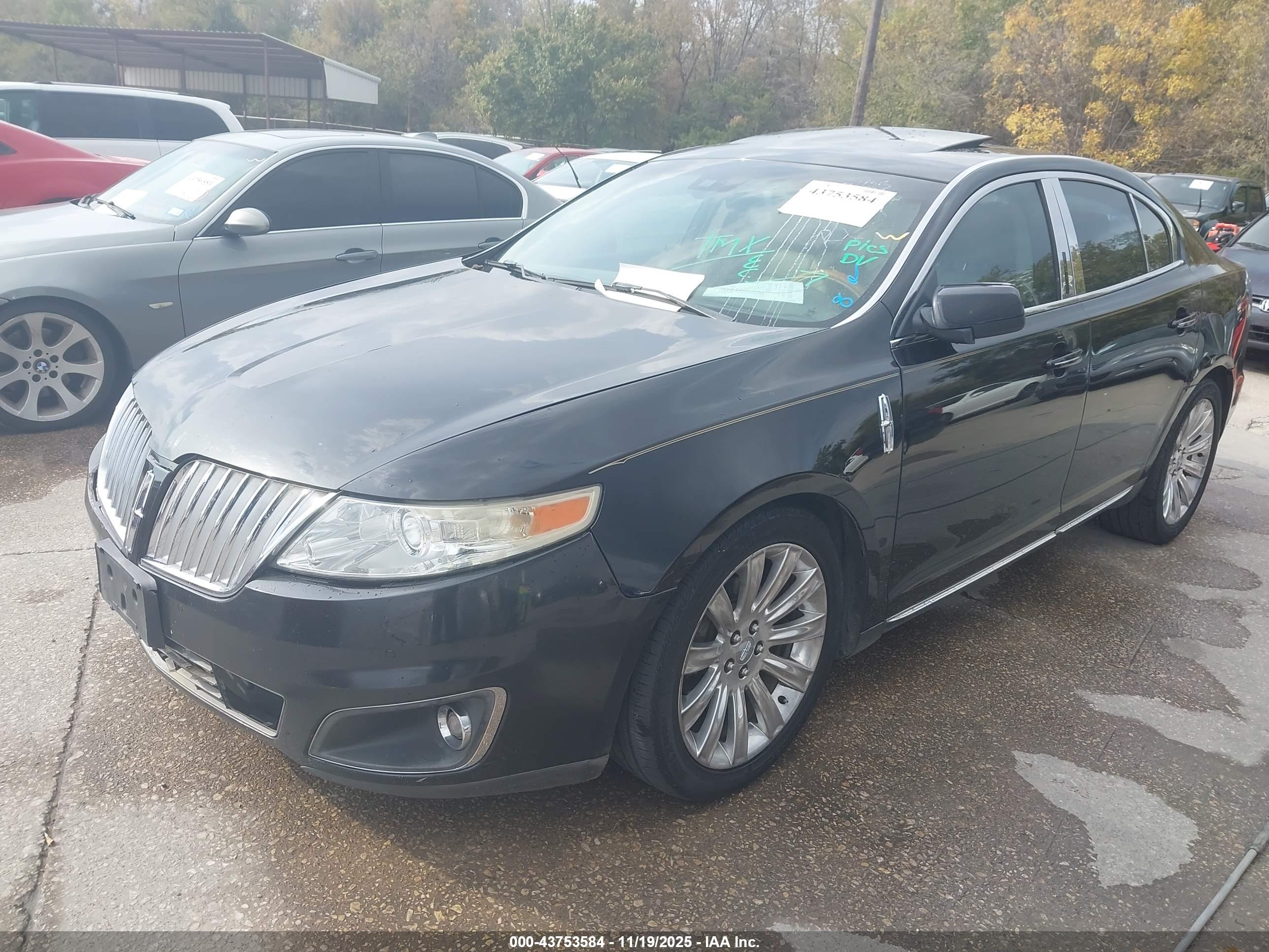 LINCOLN MKS image 2