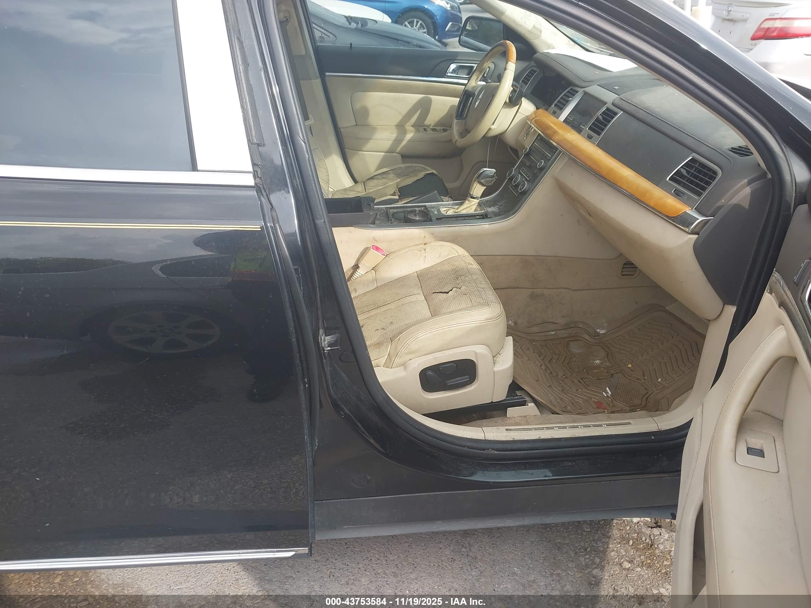 LINCOLN MKS image 5
