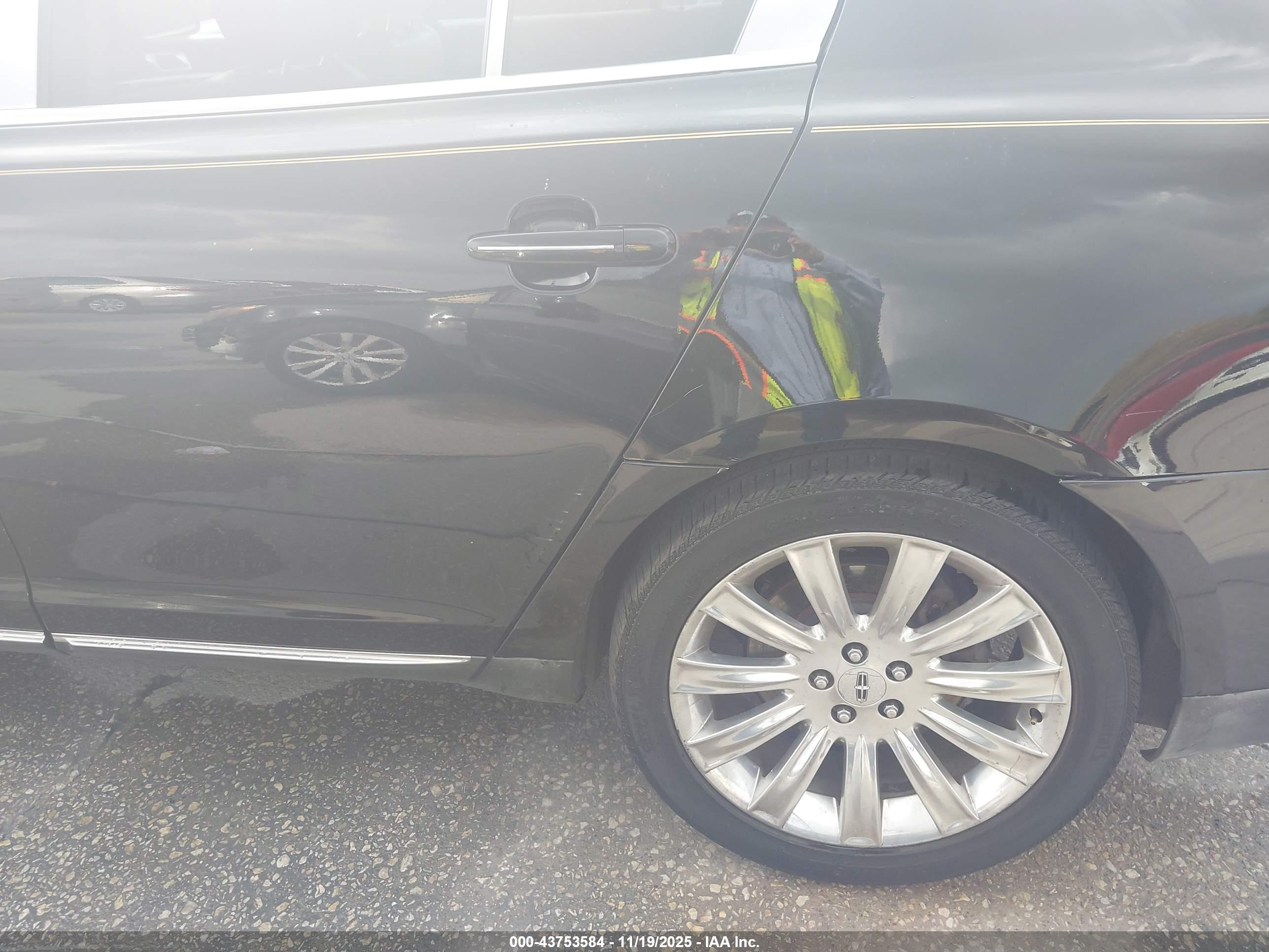 LINCOLN MKS image 6
