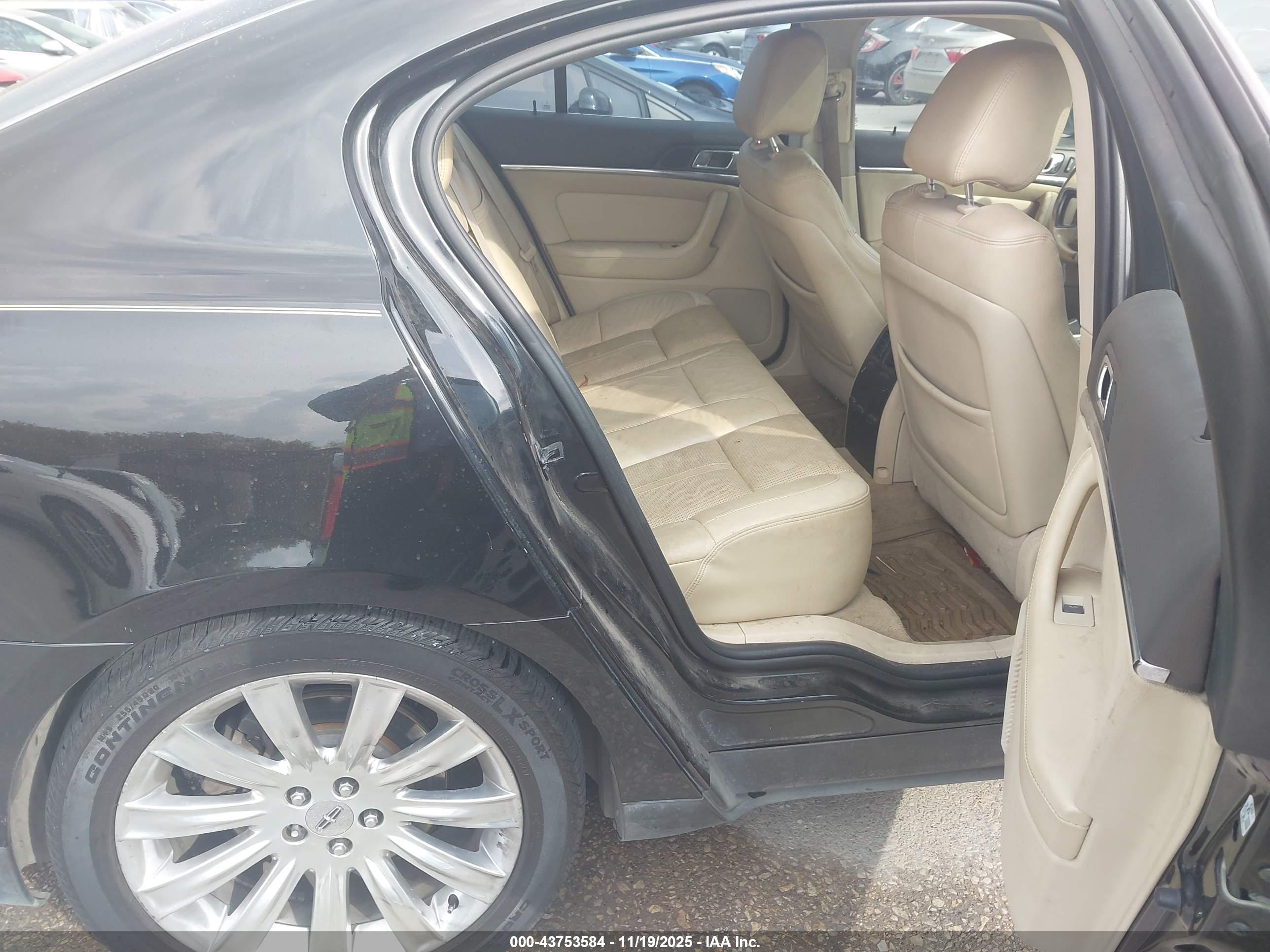 LINCOLN MKS image 8
