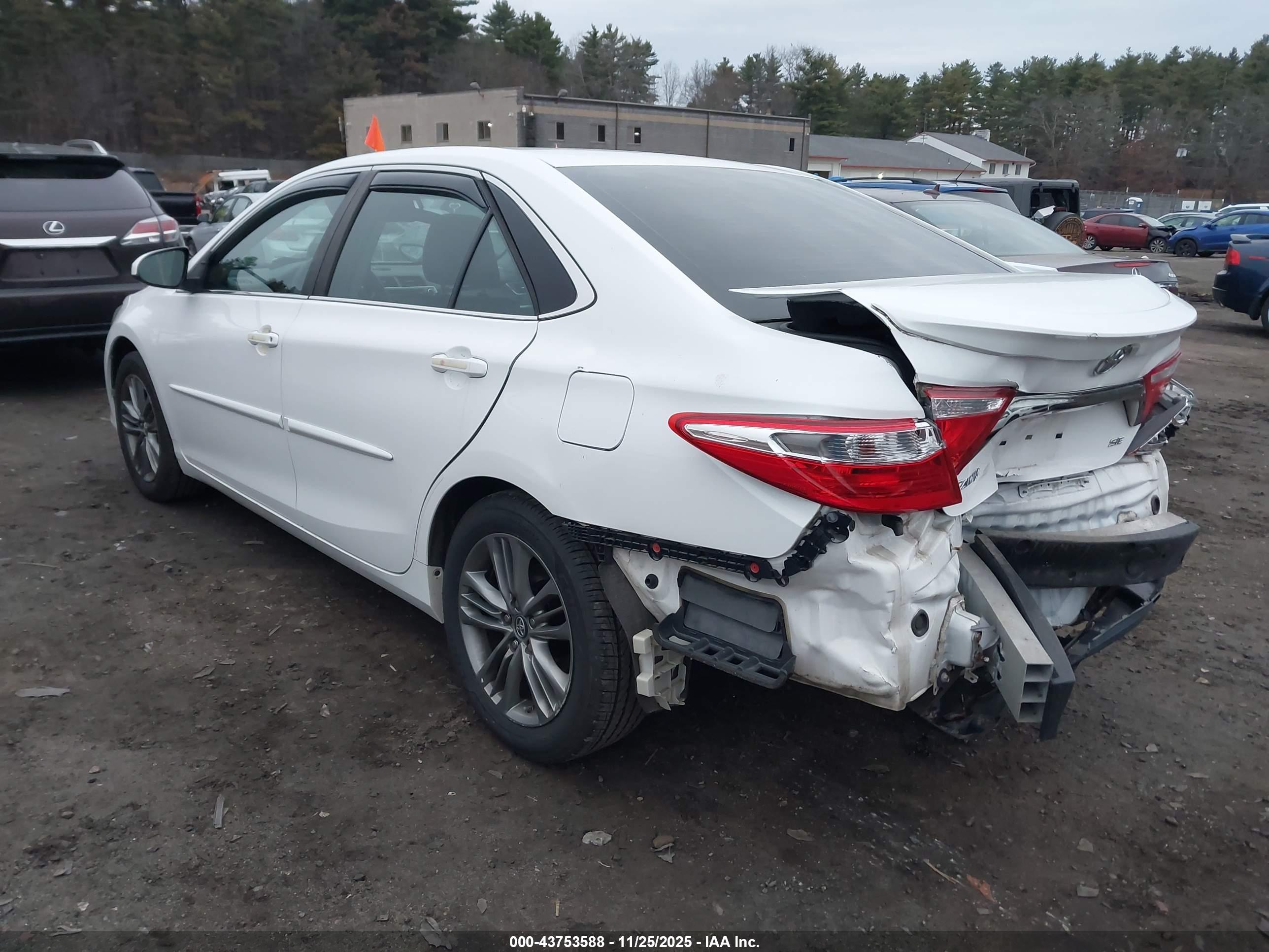 TOYOTA CAMRY image 3
