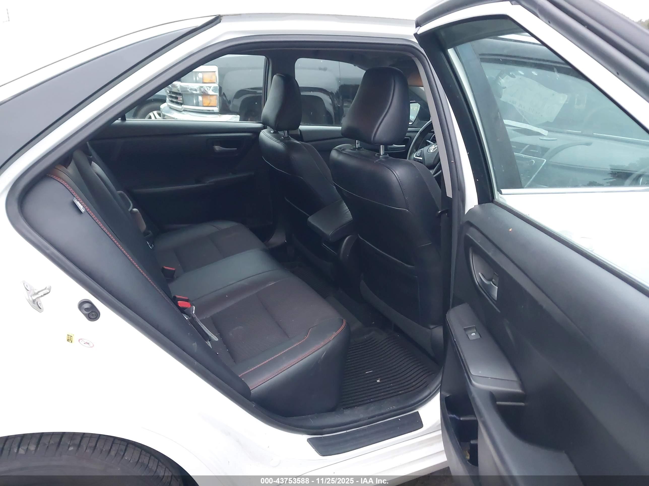 TOYOTA CAMRY image 8