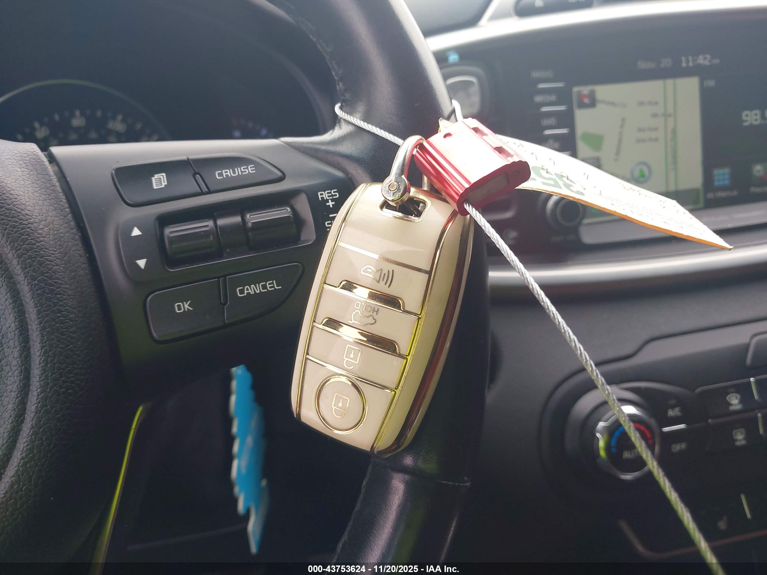 KIA SORENTO image 11
