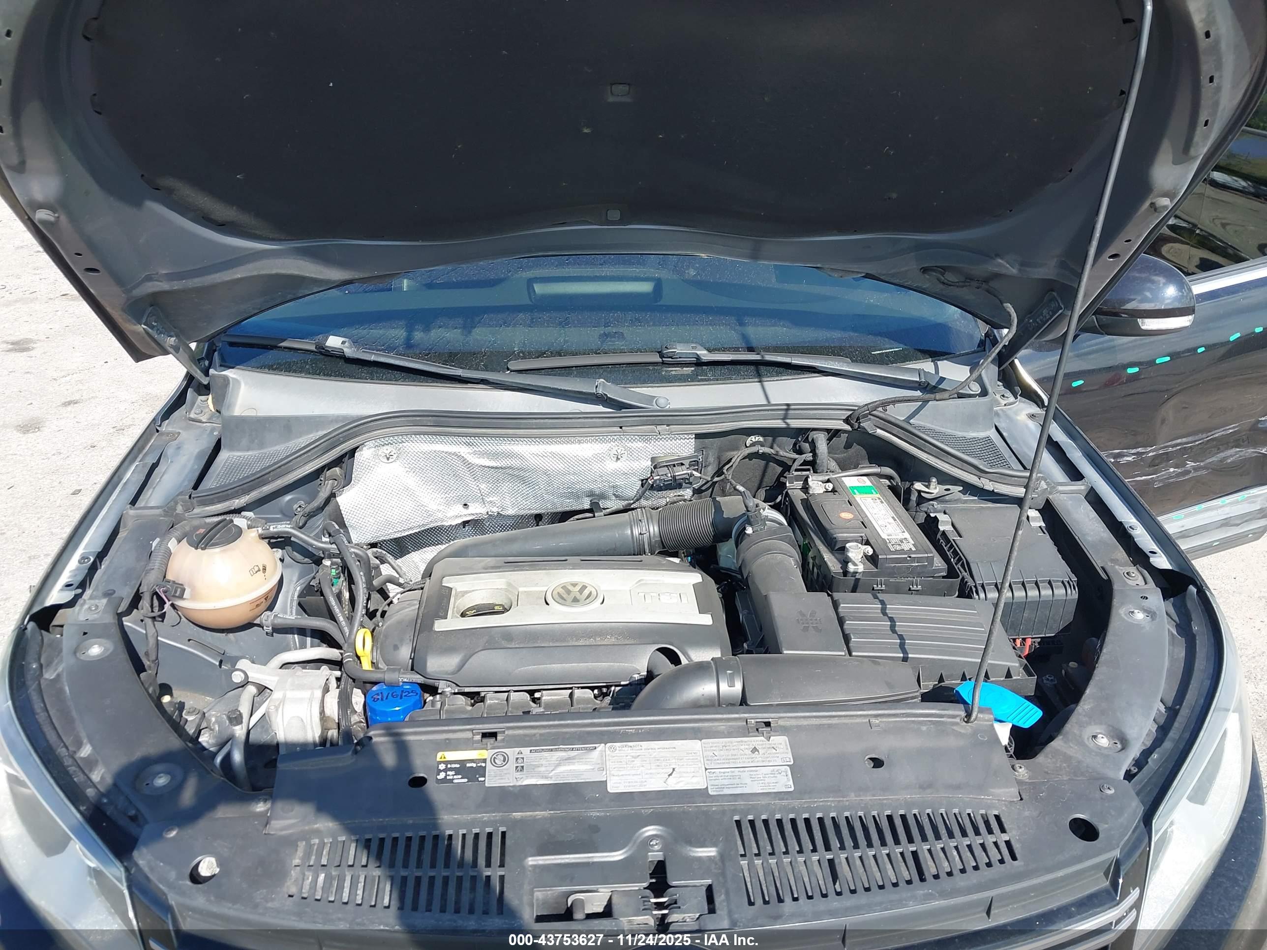 VOLKSWAGEN TIGUAN image 10