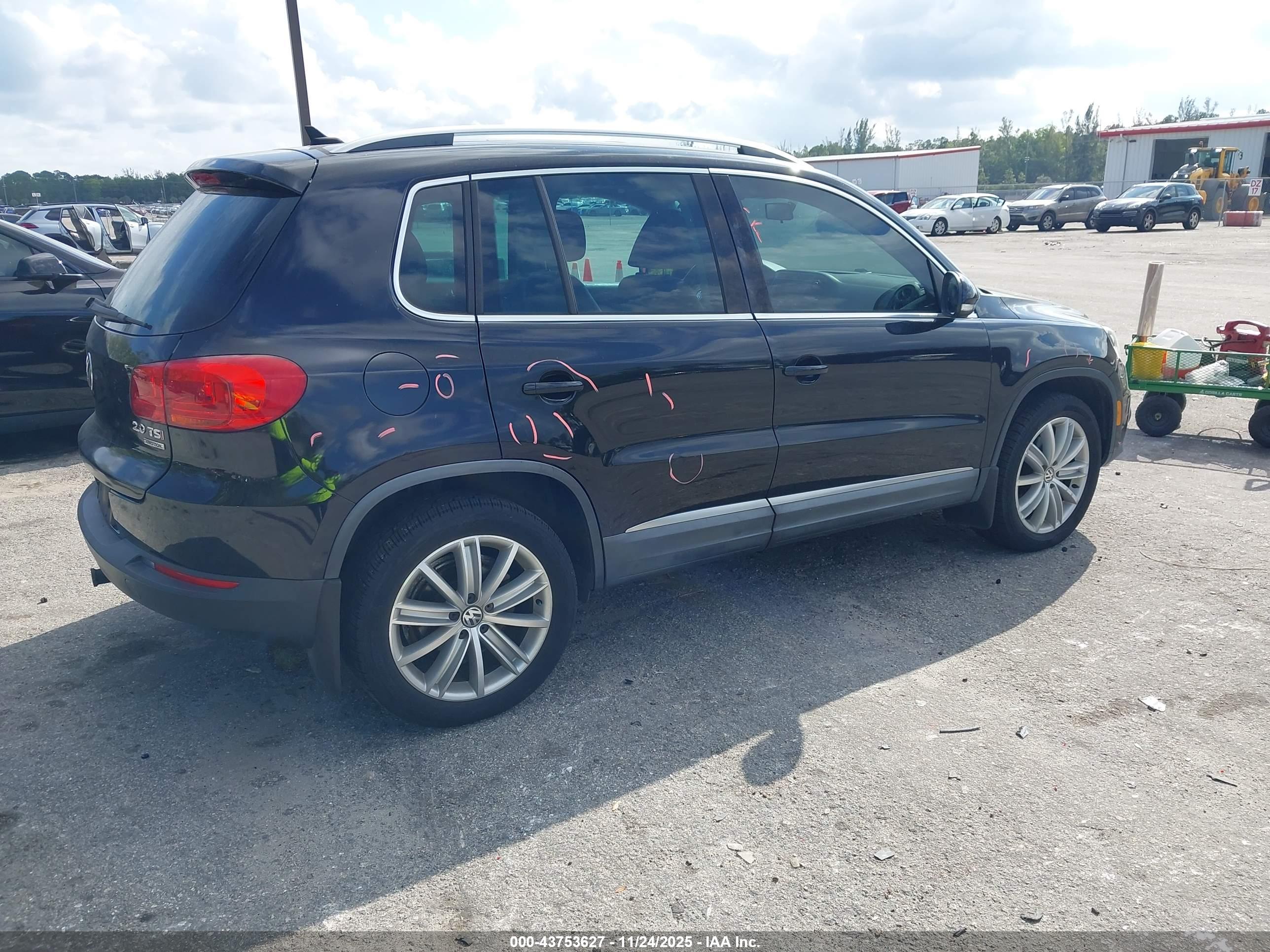 VOLKSWAGEN TIGUAN image 4
