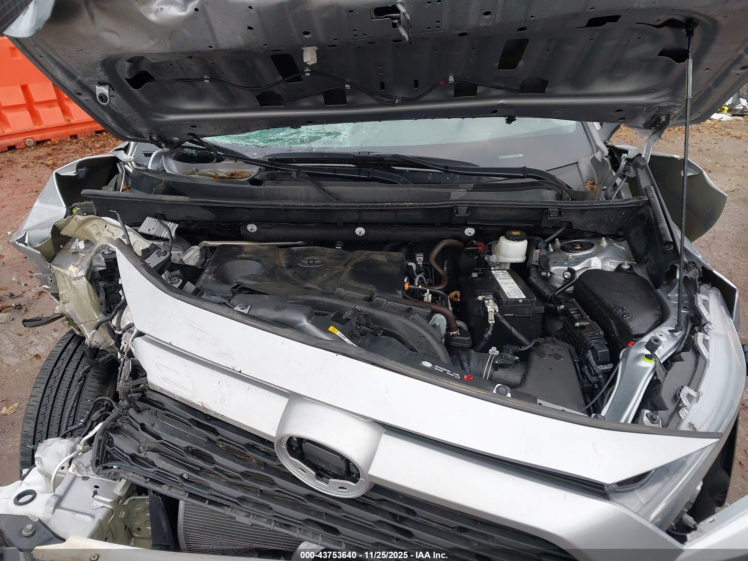 TOYOTA RAV4 image 10