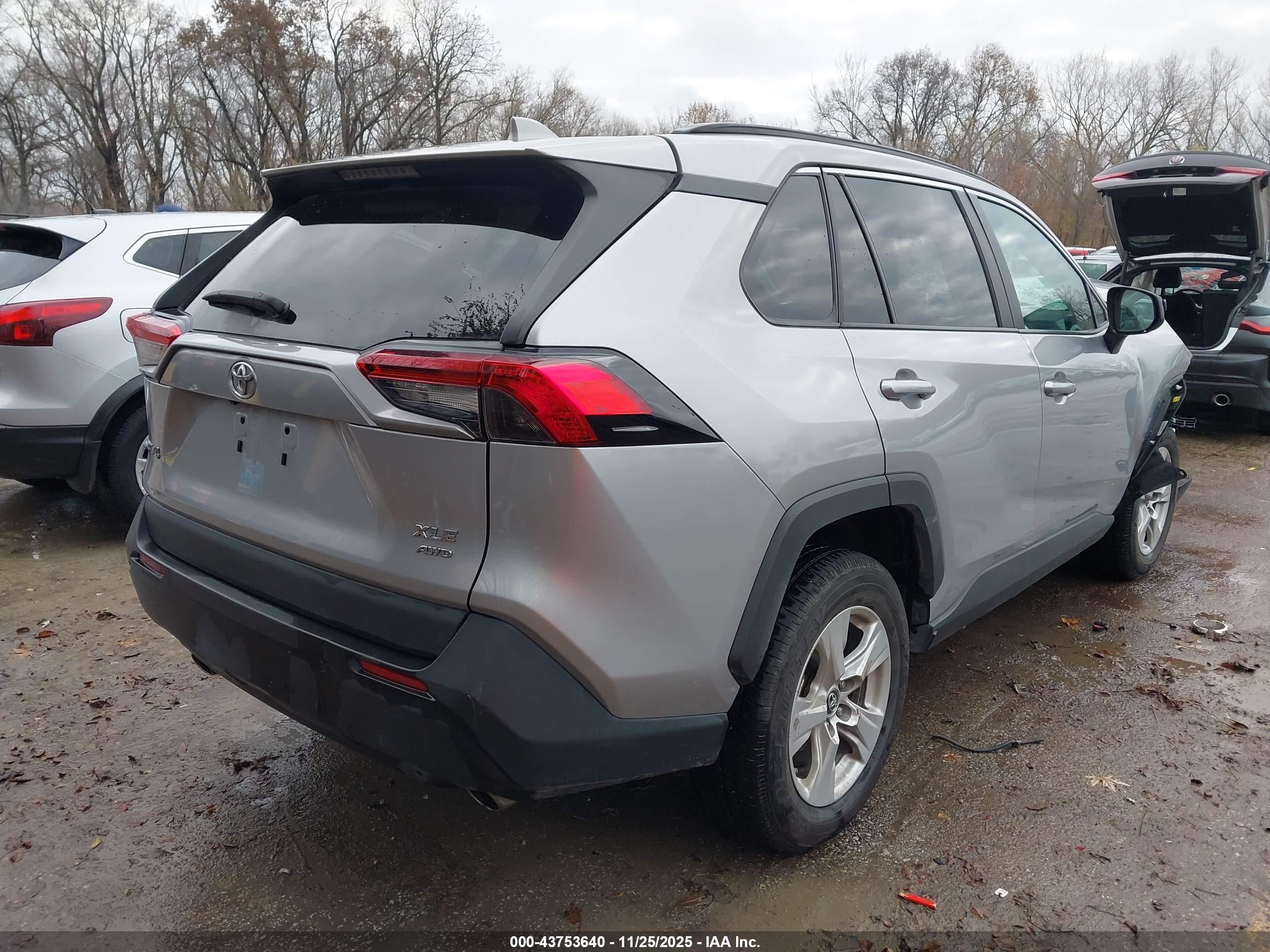 TOYOTA RAV4 image 4