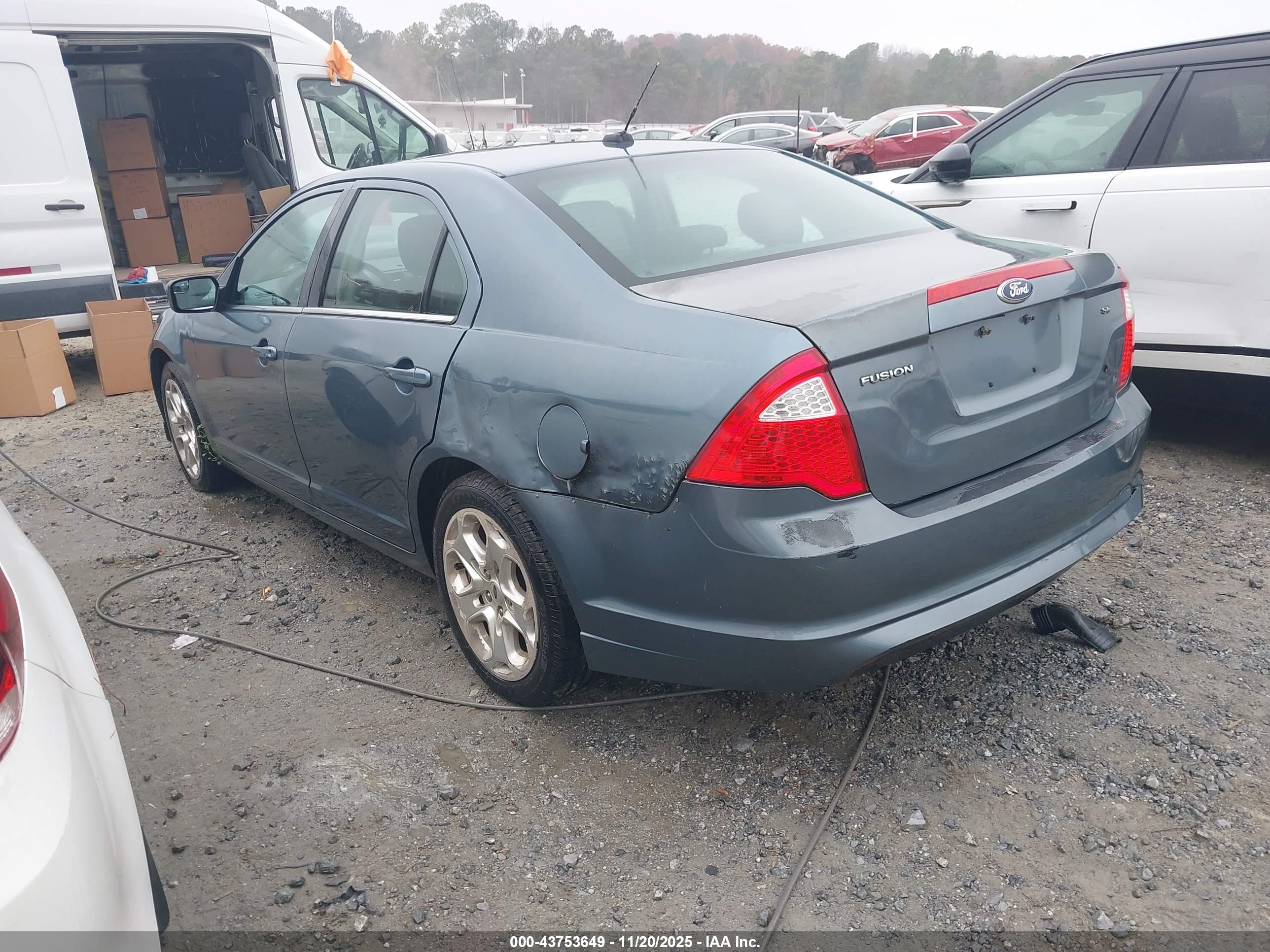 FORD FUSION image 3
