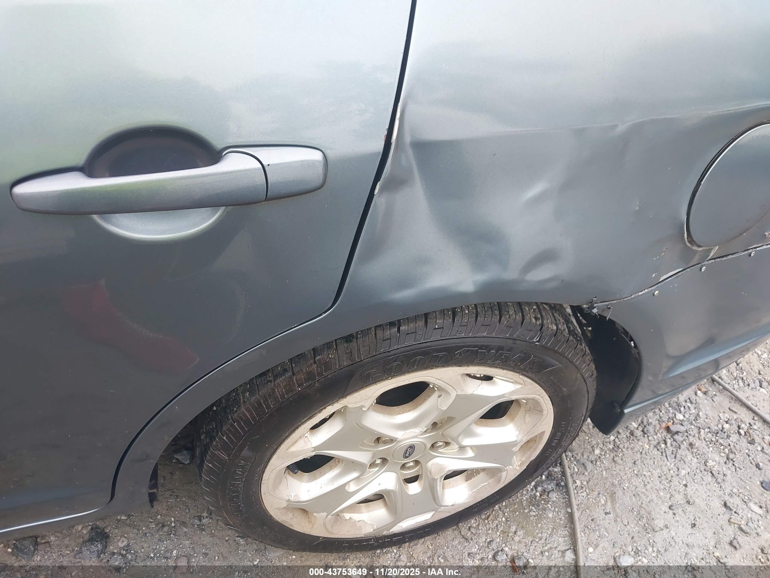 FORD FUSION image 6