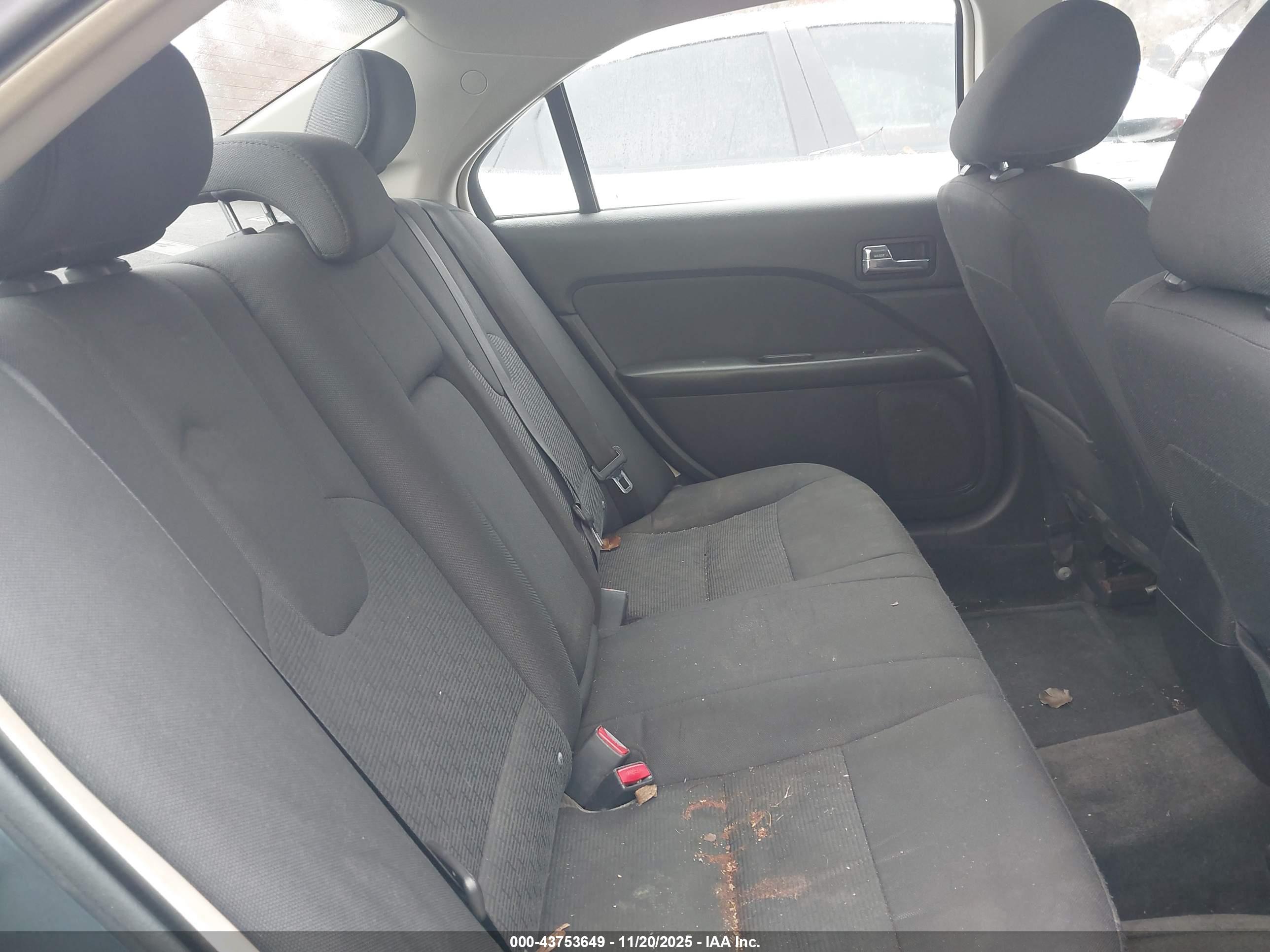 FORD FUSION image 8