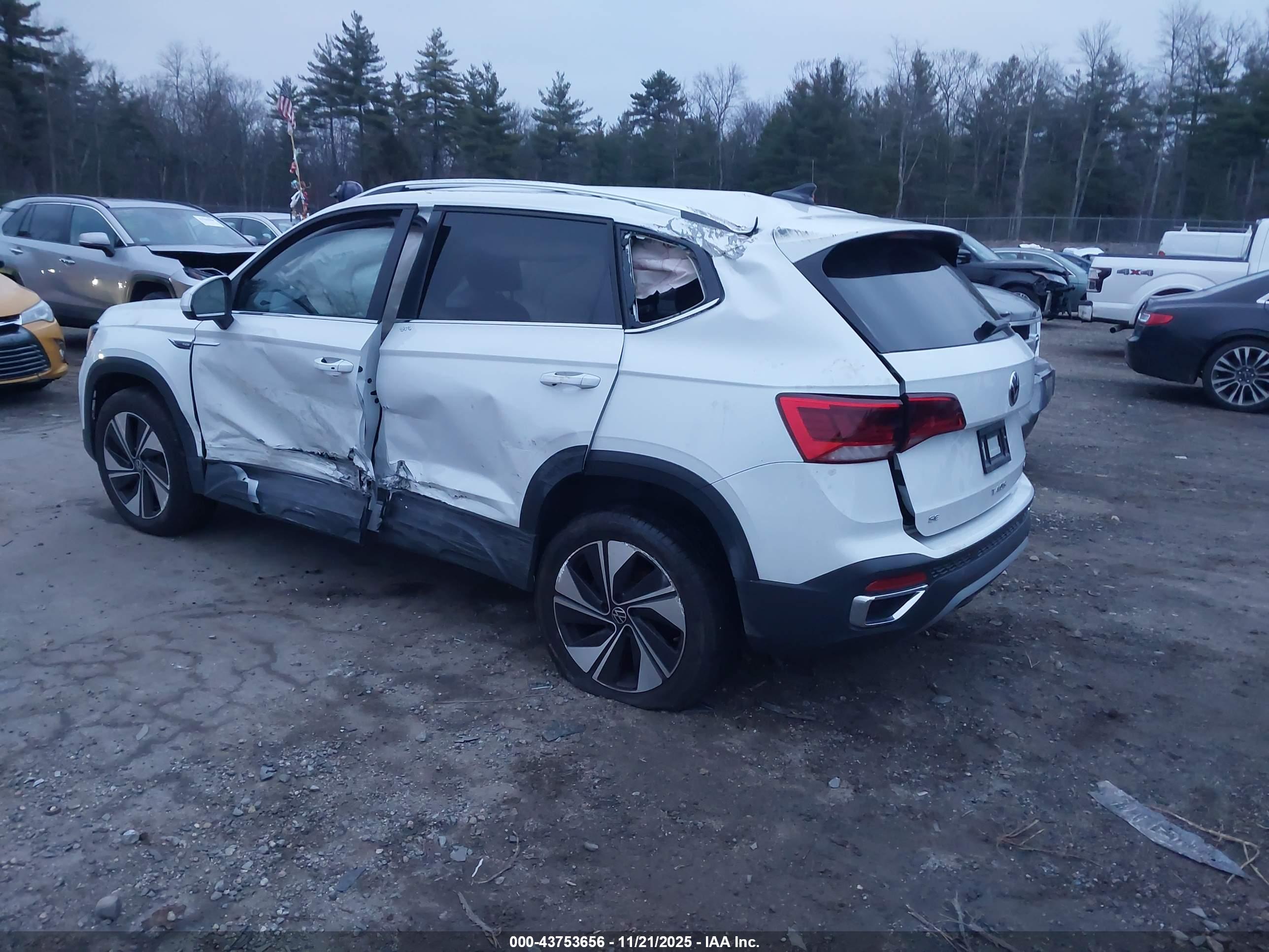 VOLKSWAGEN TAOS image 3