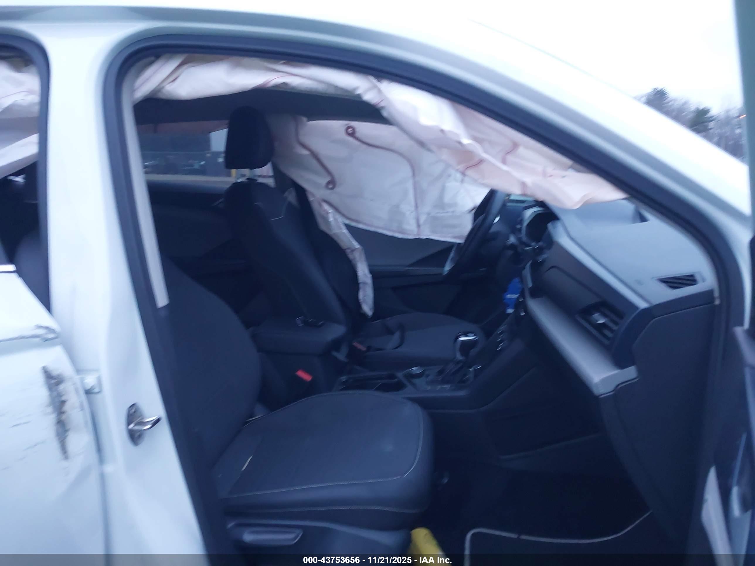 VOLKSWAGEN TAOS image 5