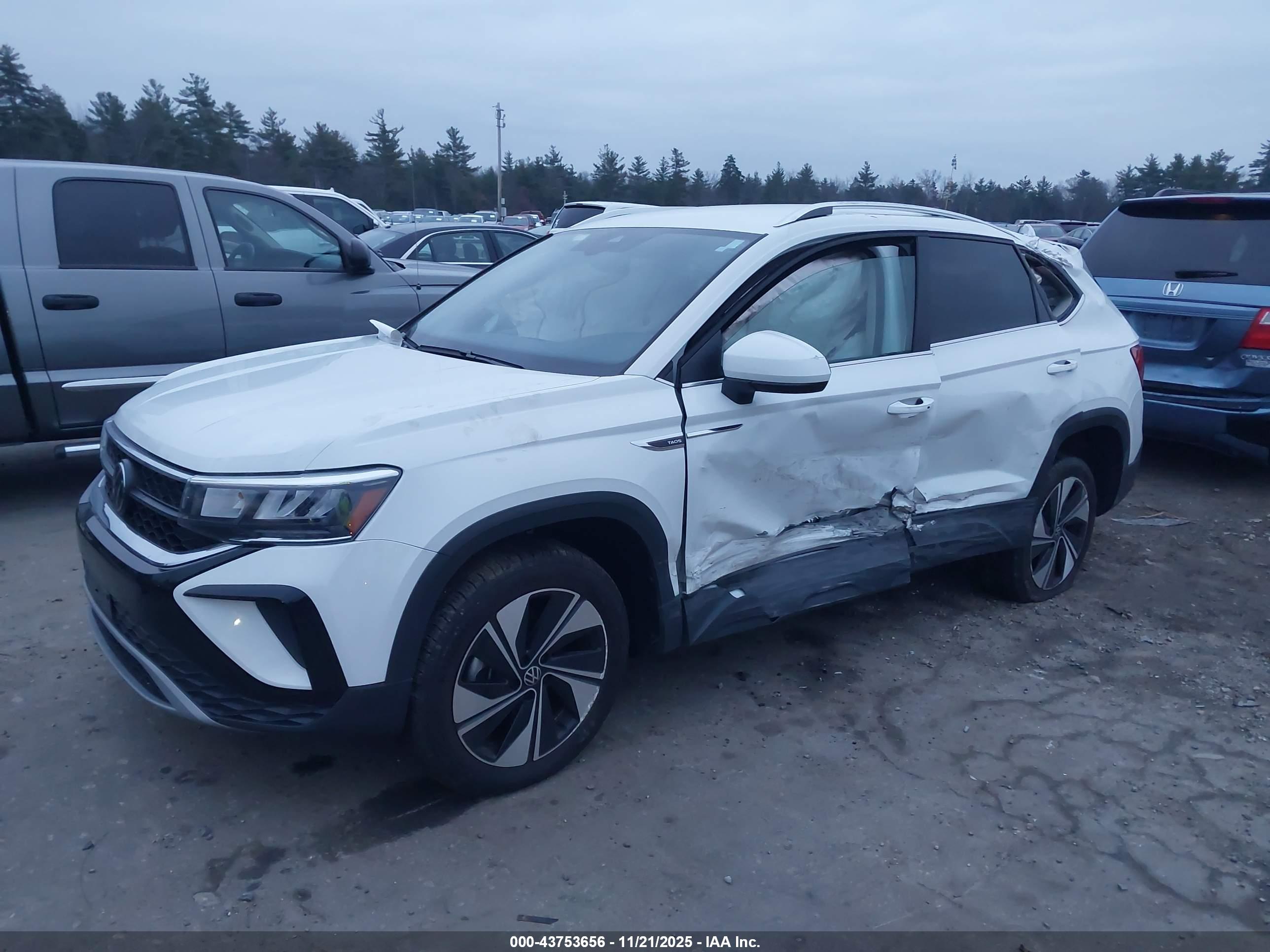 VOLKSWAGEN TAOS image 6